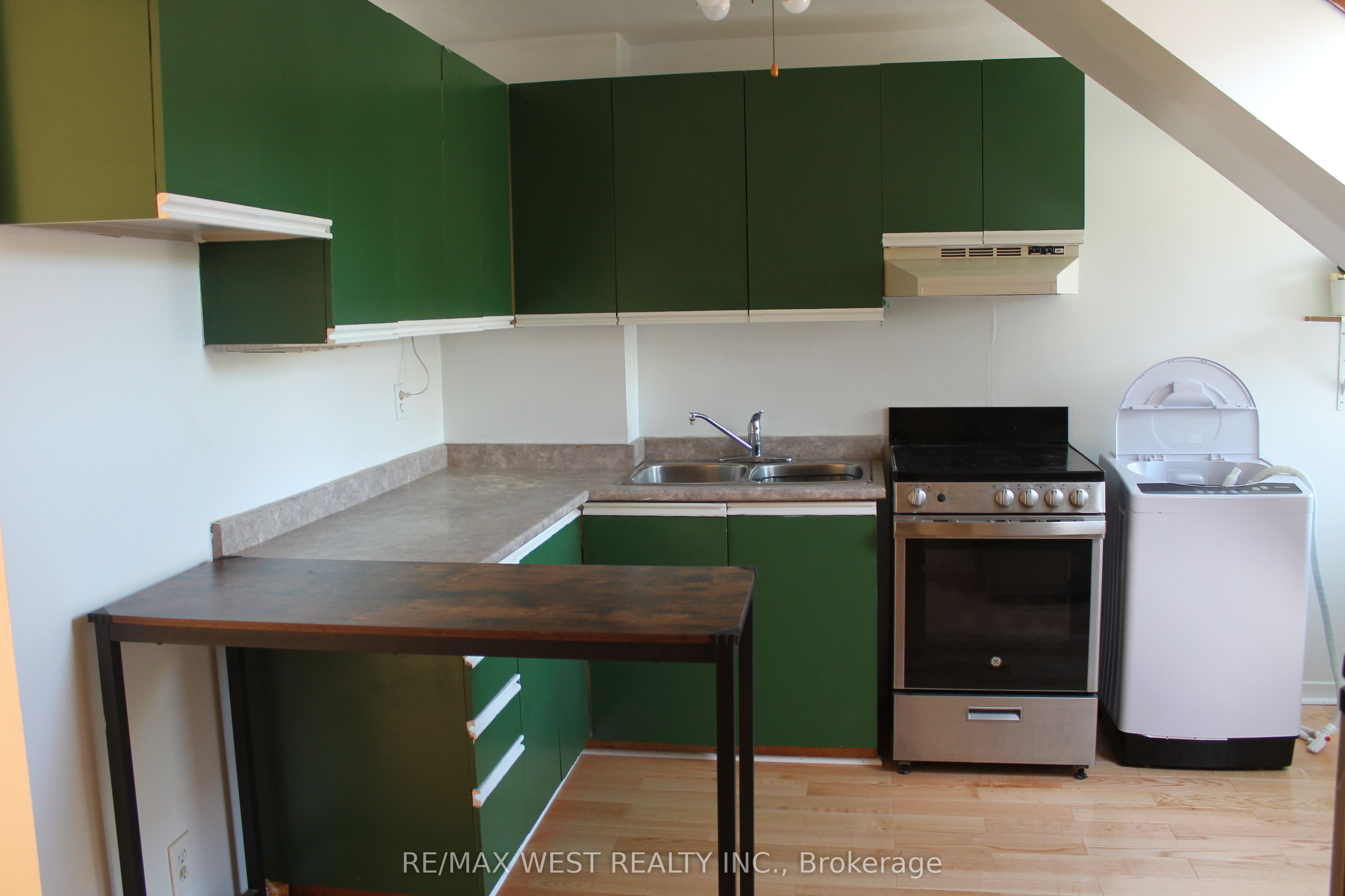78 Wright Avenue 3rd Floor, Toronto, ON M6R 1L2 photo 5