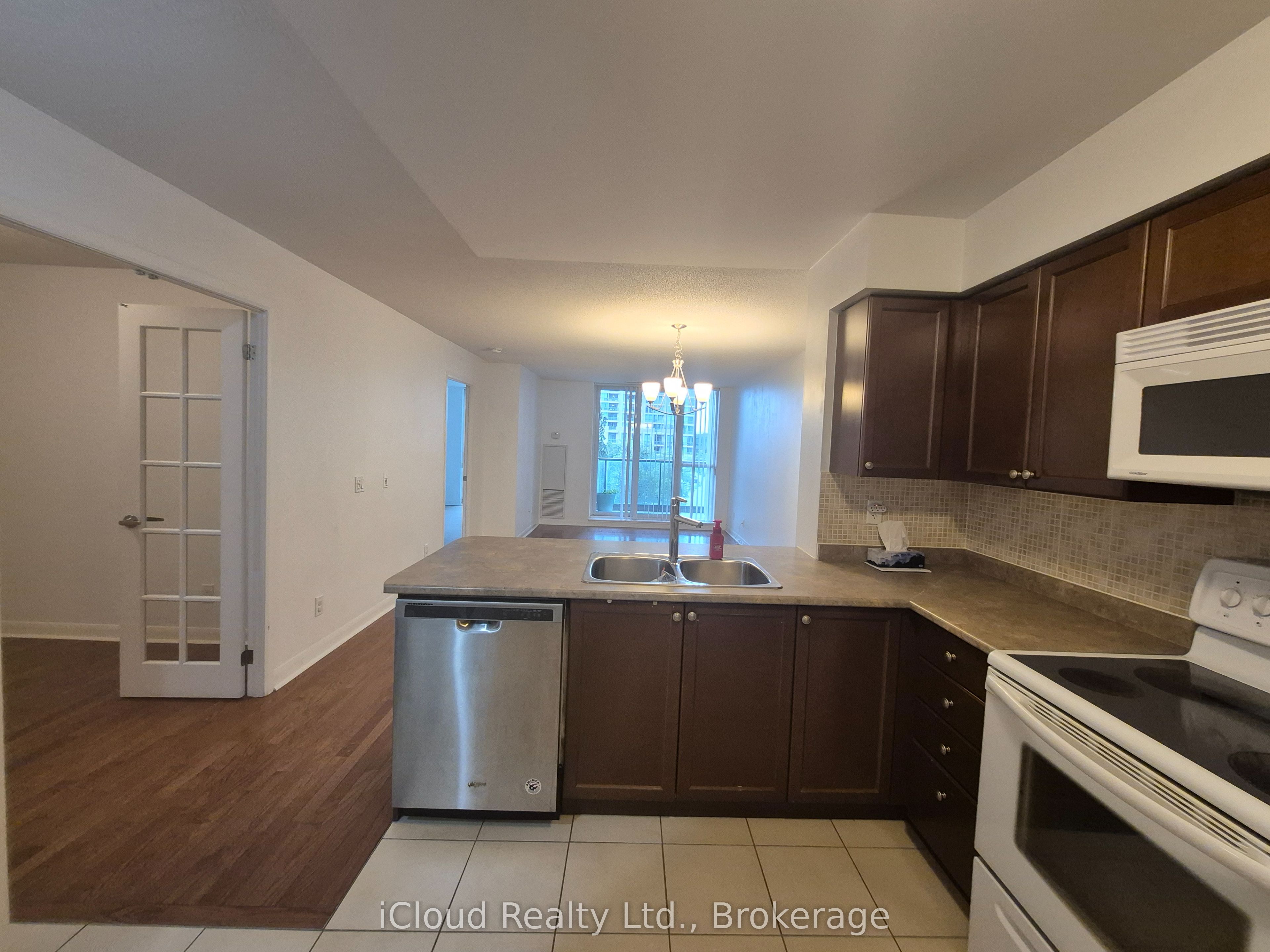235 Sherway Gardens 302, Toronto, ON M9C 0A2 photo 3