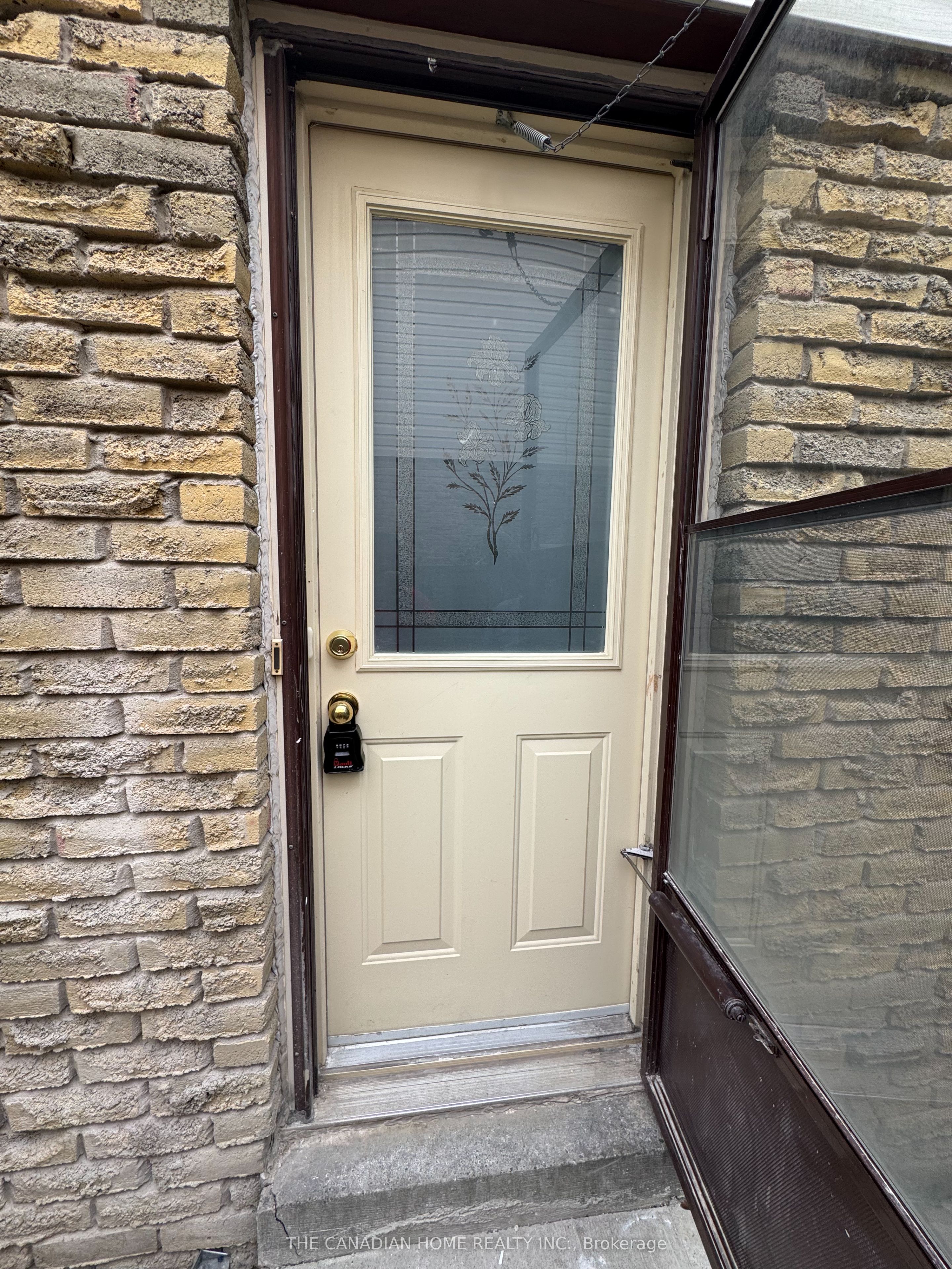 64 Somerset Drive Bsmt, Brampton, ON L6Z 1C5 photo 2