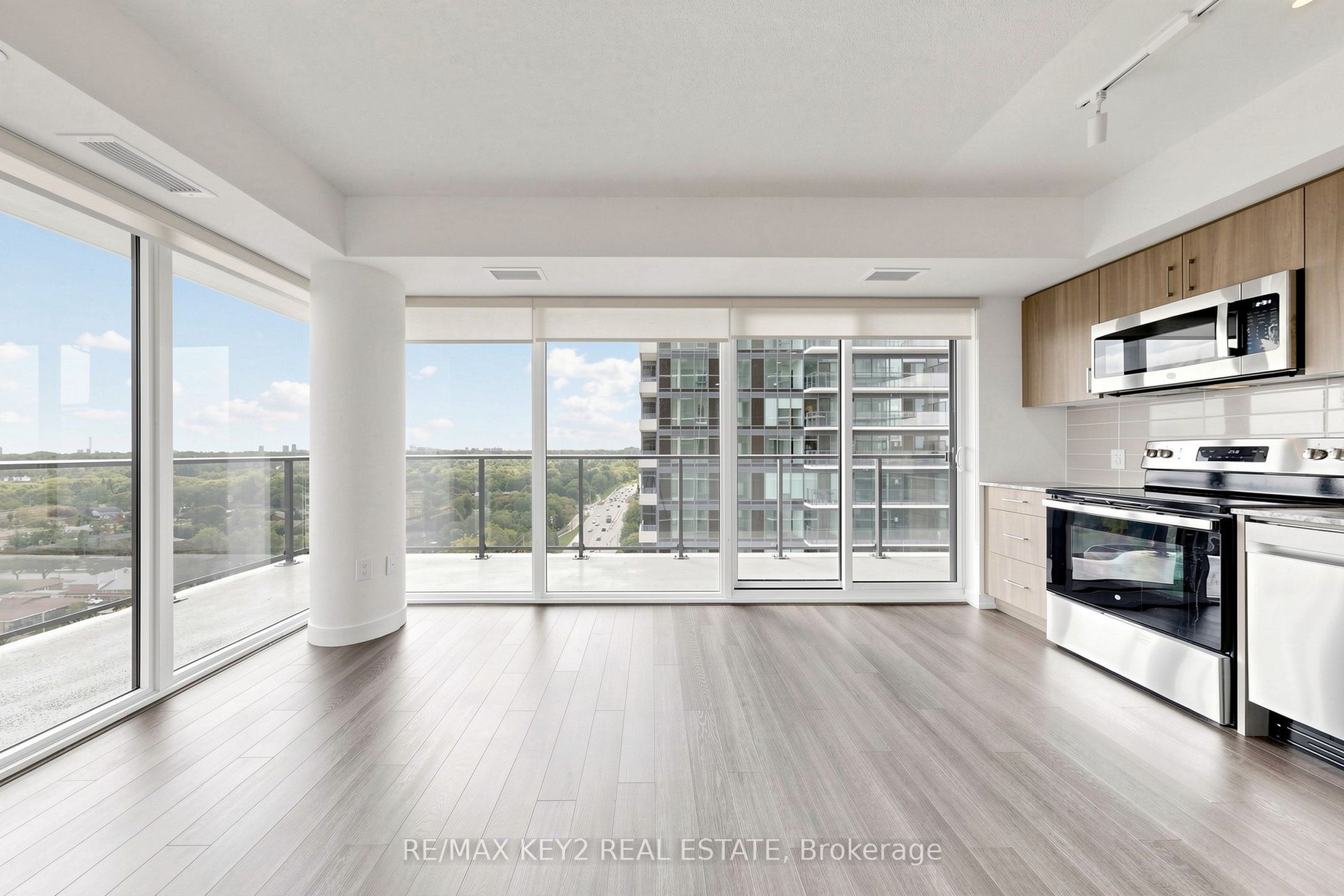 4010 Eglinton Avenue W 1415, Toronto, ON M9A 0G5 photo 3