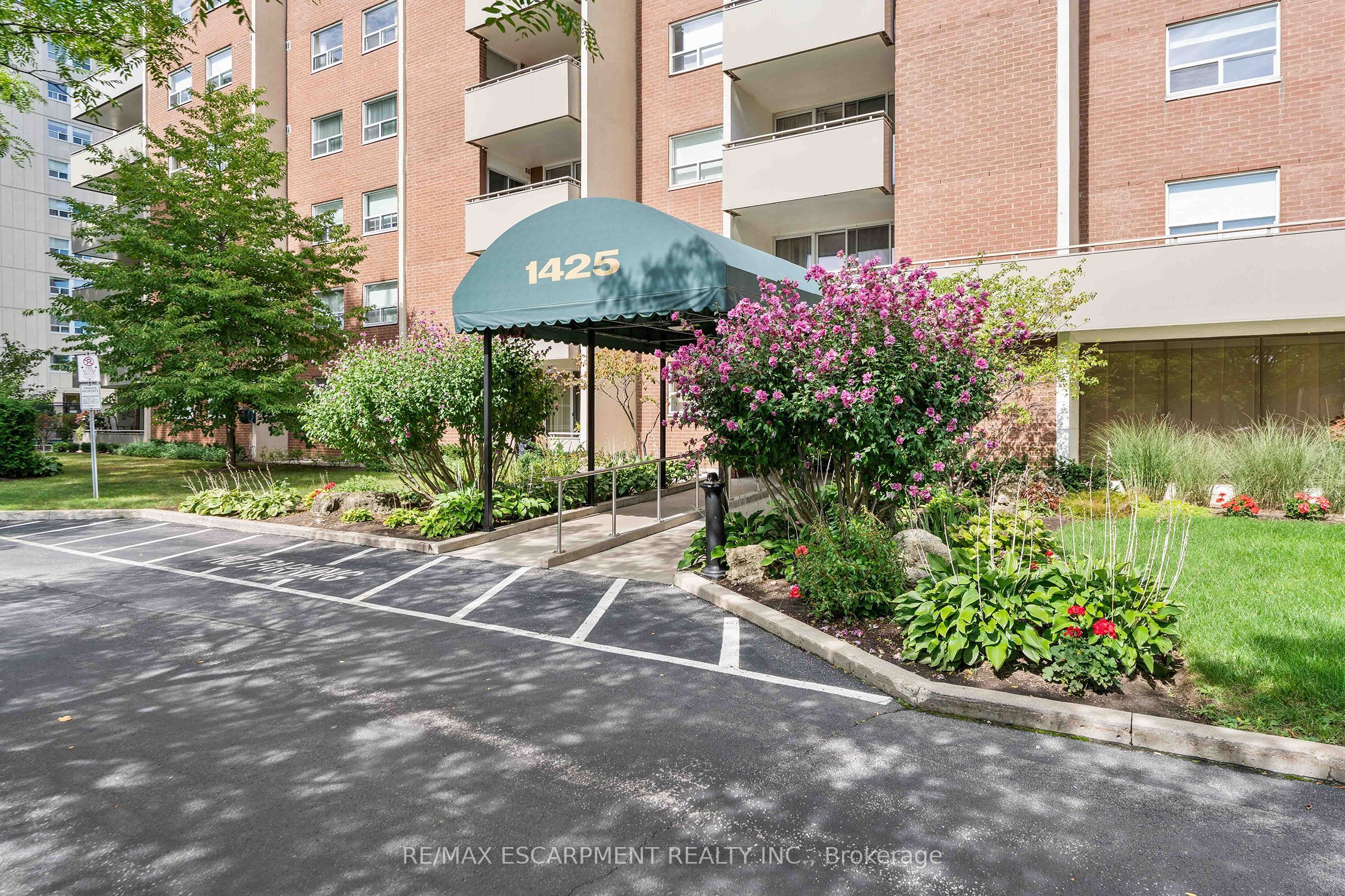 1425 Ghent Avenue 1008, Burlington, ON L7S 1X5 photo 3
