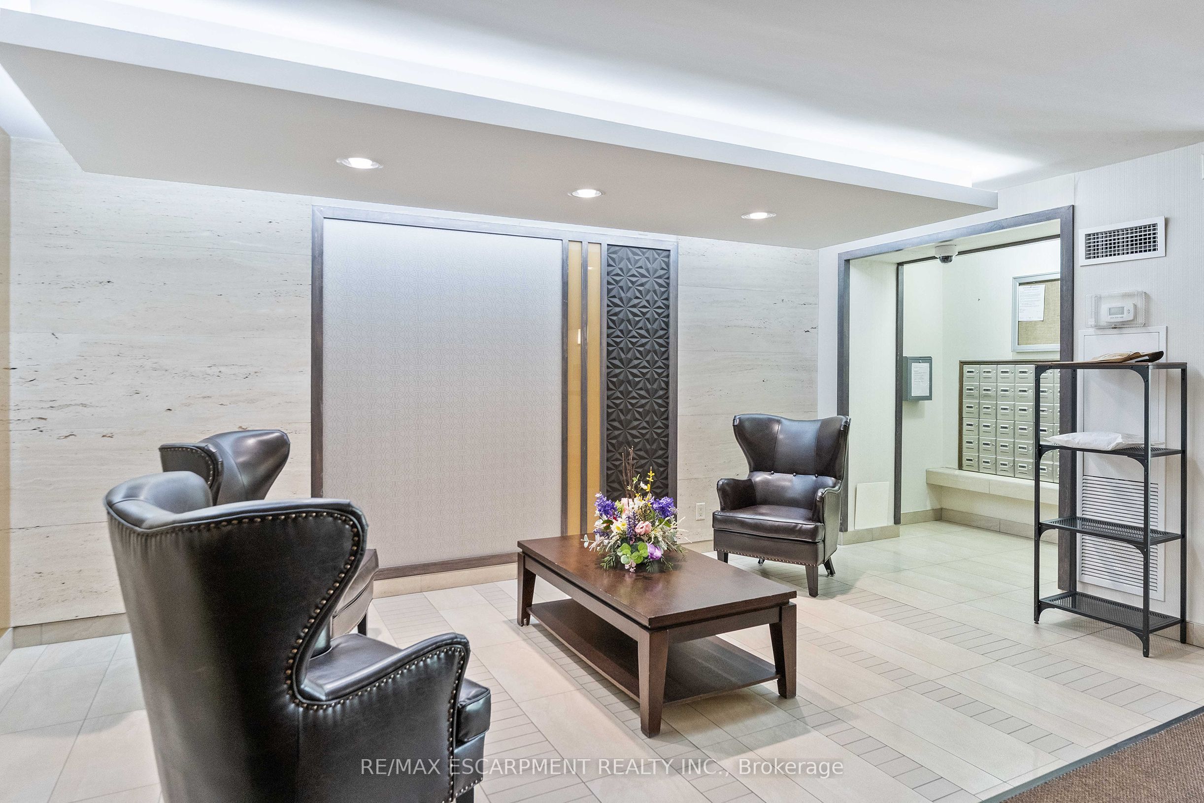 1425 Ghent Avenue 1008, Burlington, ON L7S 1X5 photo 4