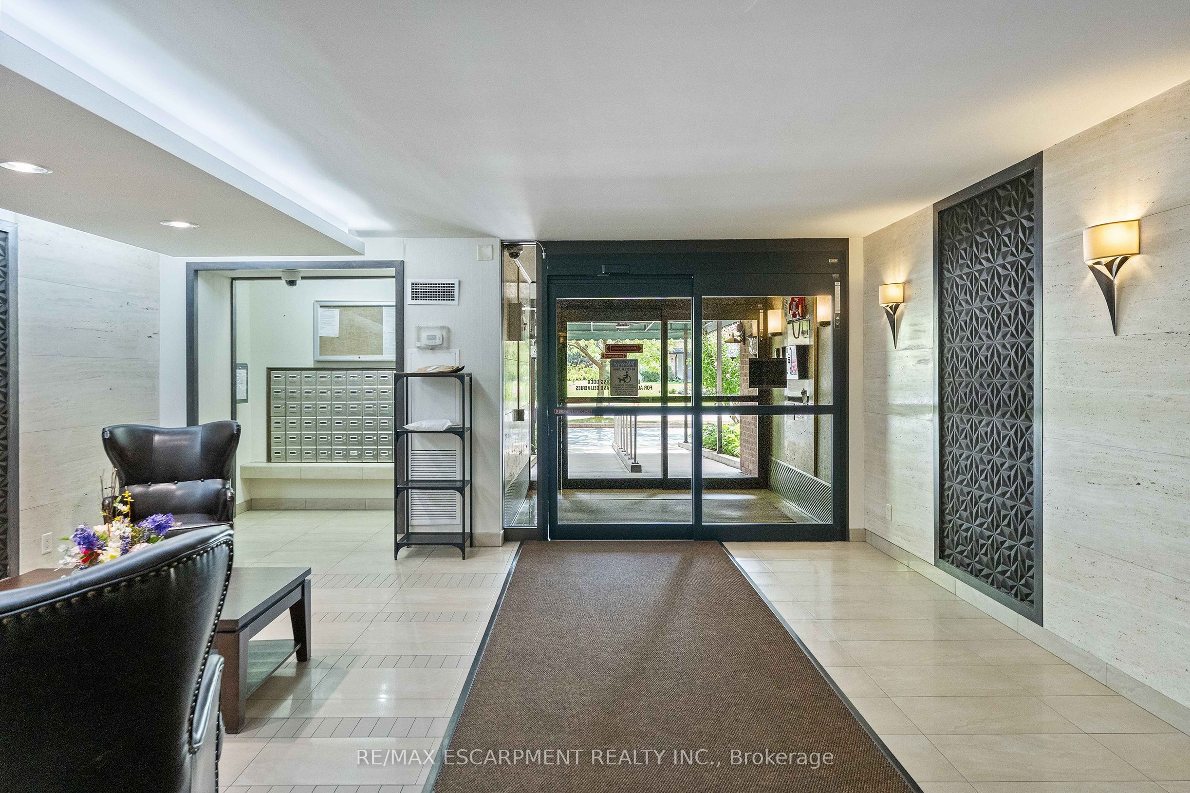 1425 Ghent Avenue 1008, Burlington, ON L7S 1X5 photo 5