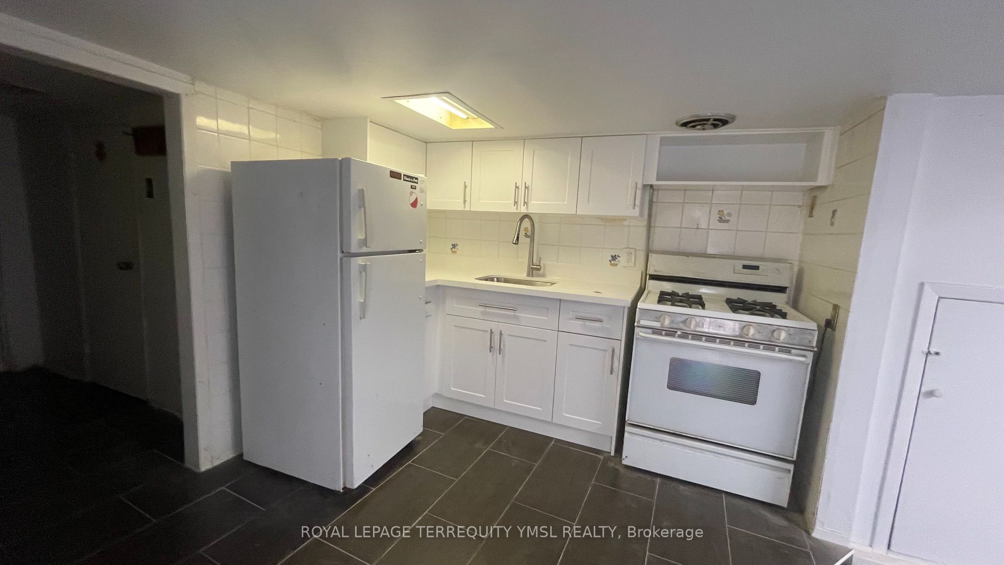 1228 Dufferin Street Basement, Toronto, ON M6H 4C1 photo 2