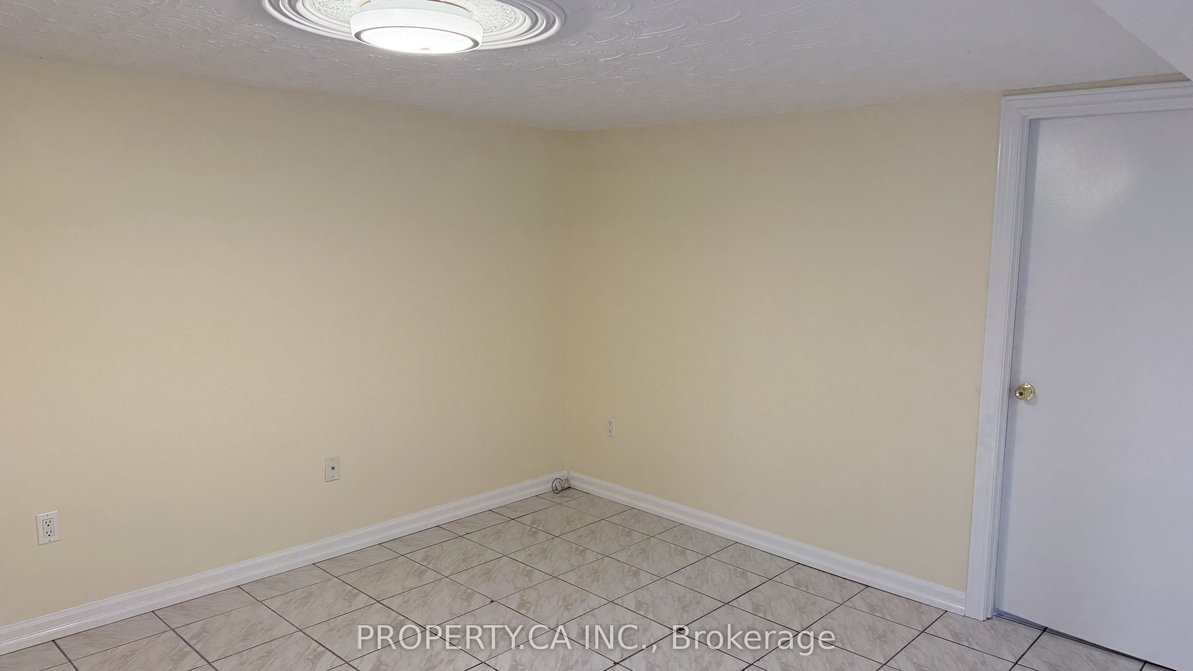 58 Lightwood Drive Lower, Toronto, ON M9V 2Z2 photo 3