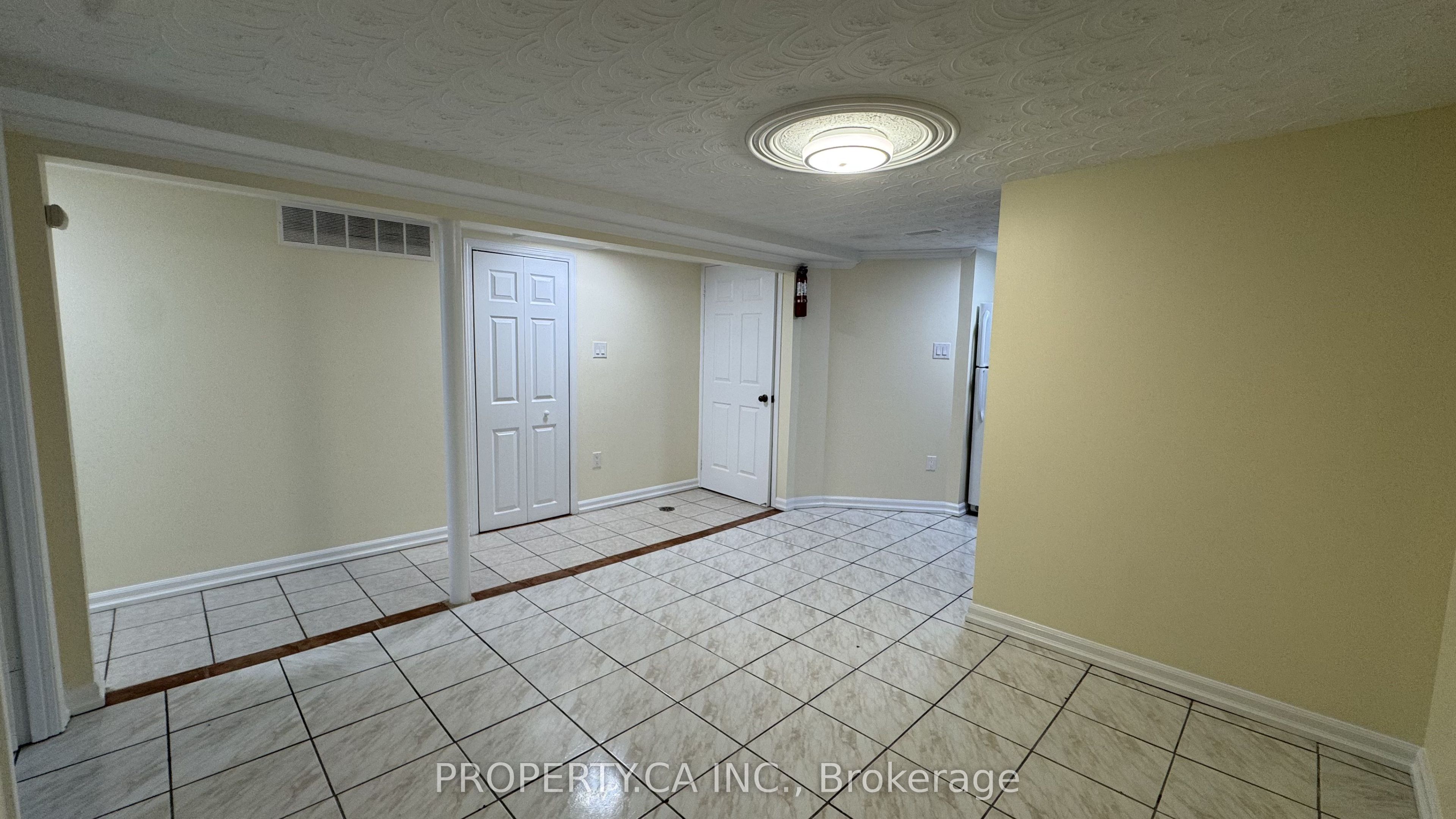 58 Lightwood Drive Lower, Toronto, ON M9V 2Z2 photo 4