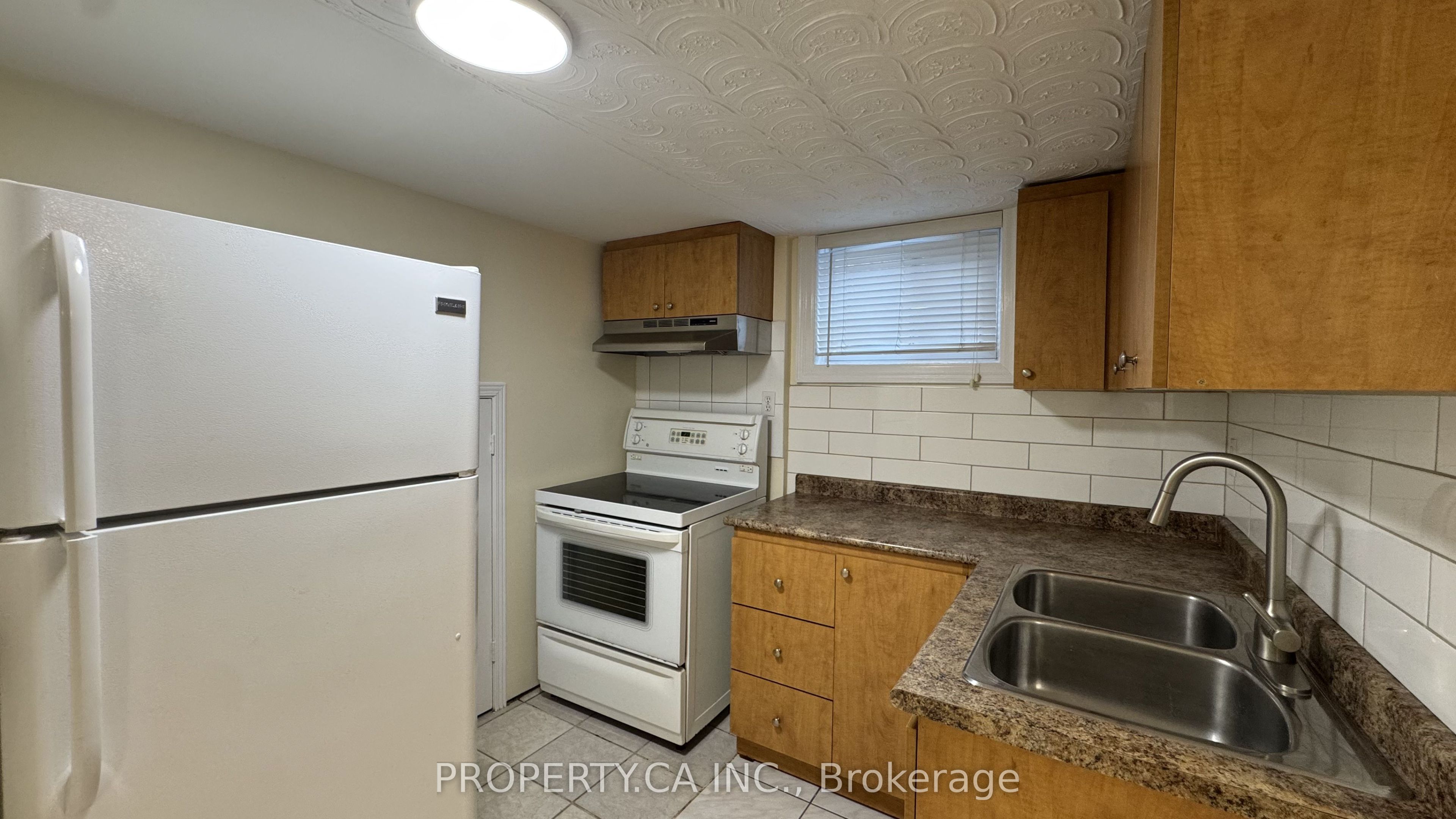 58 Lightwood Drive Lower, Toronto, ON M9V 2Z2 photo 5