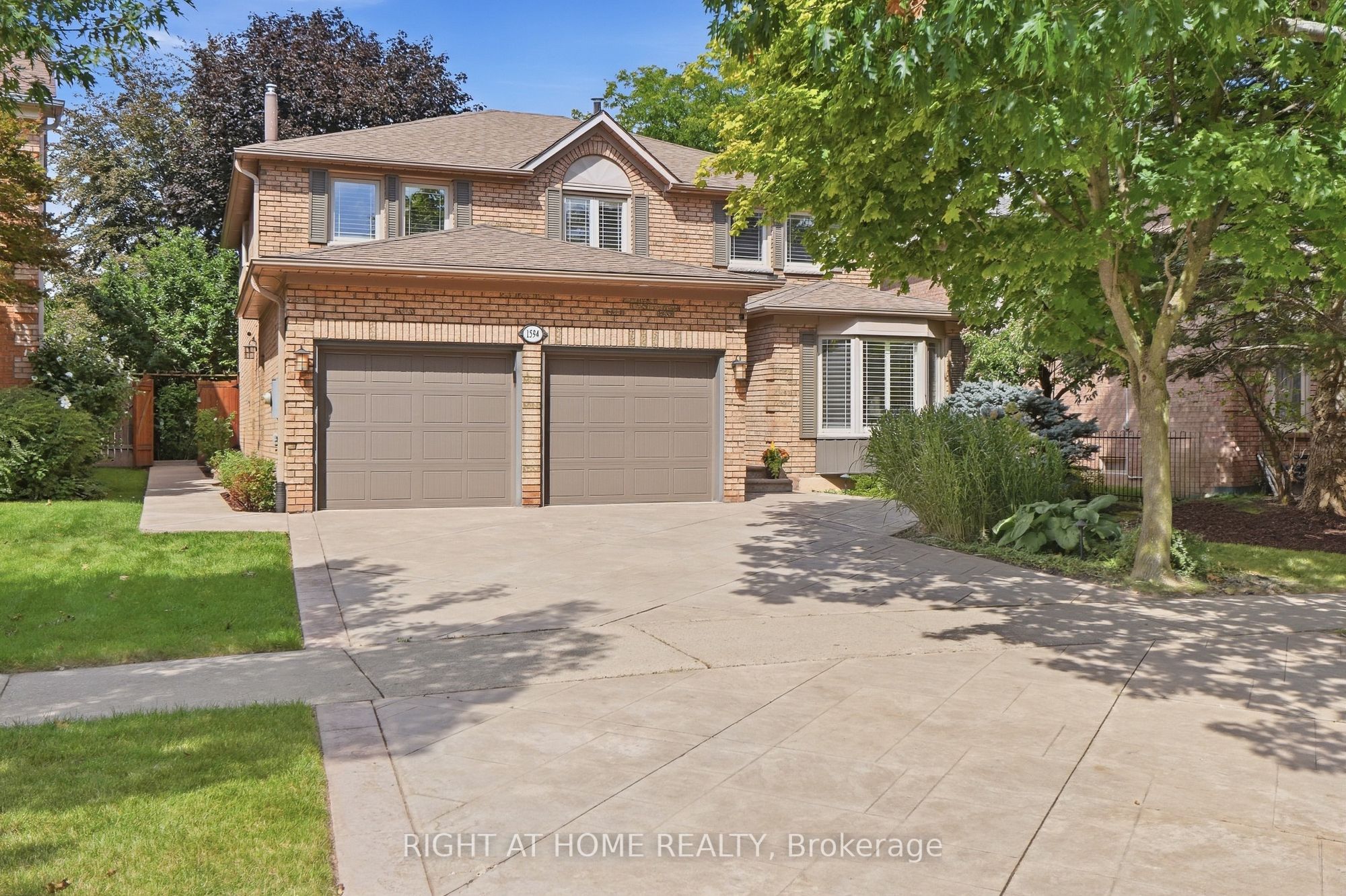1594 Heritage Way, Oakville, ON L6M 2Z5