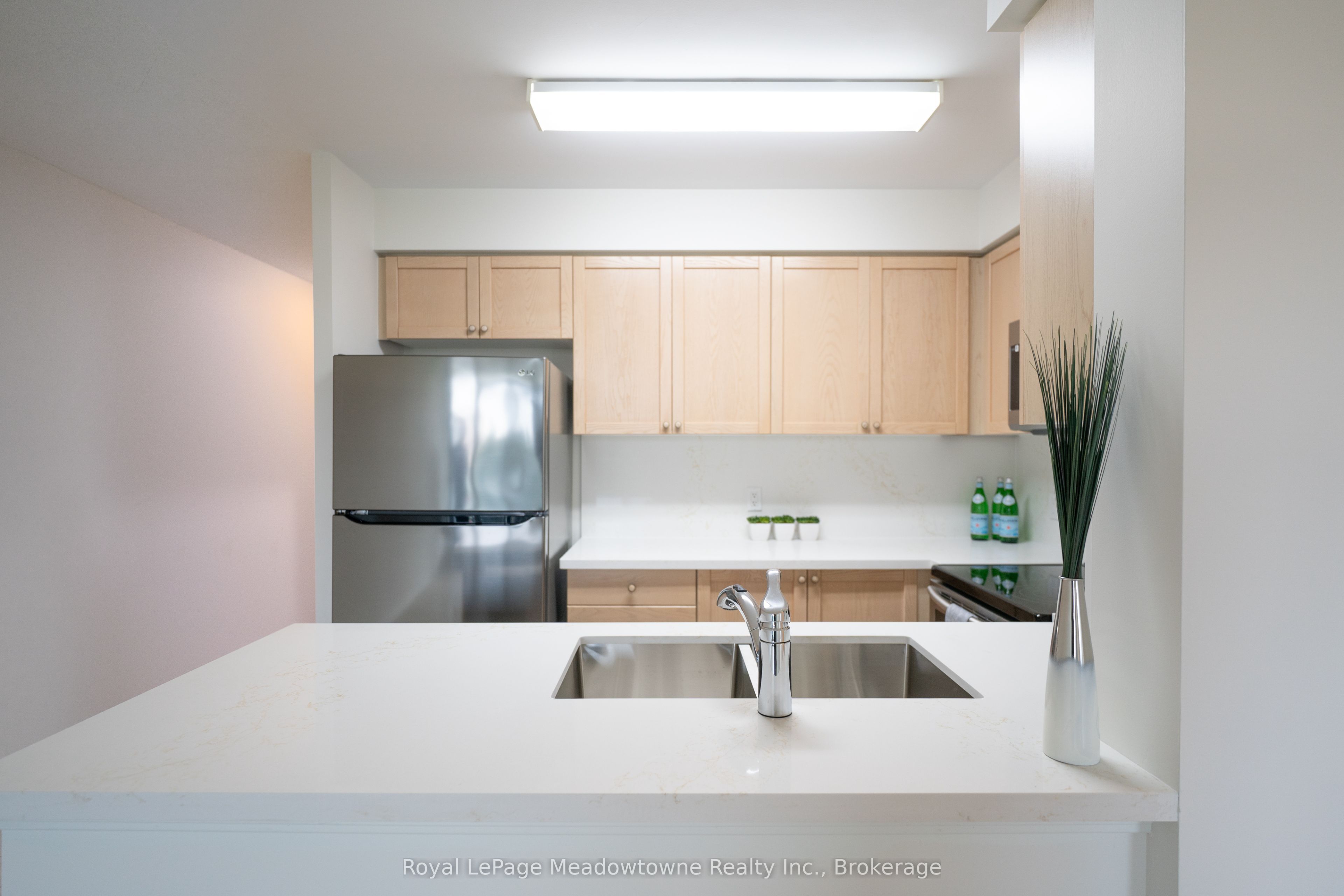 4879 Kimbermount Avenue 301, Mississauga, ON L5M 7R8 photo 5