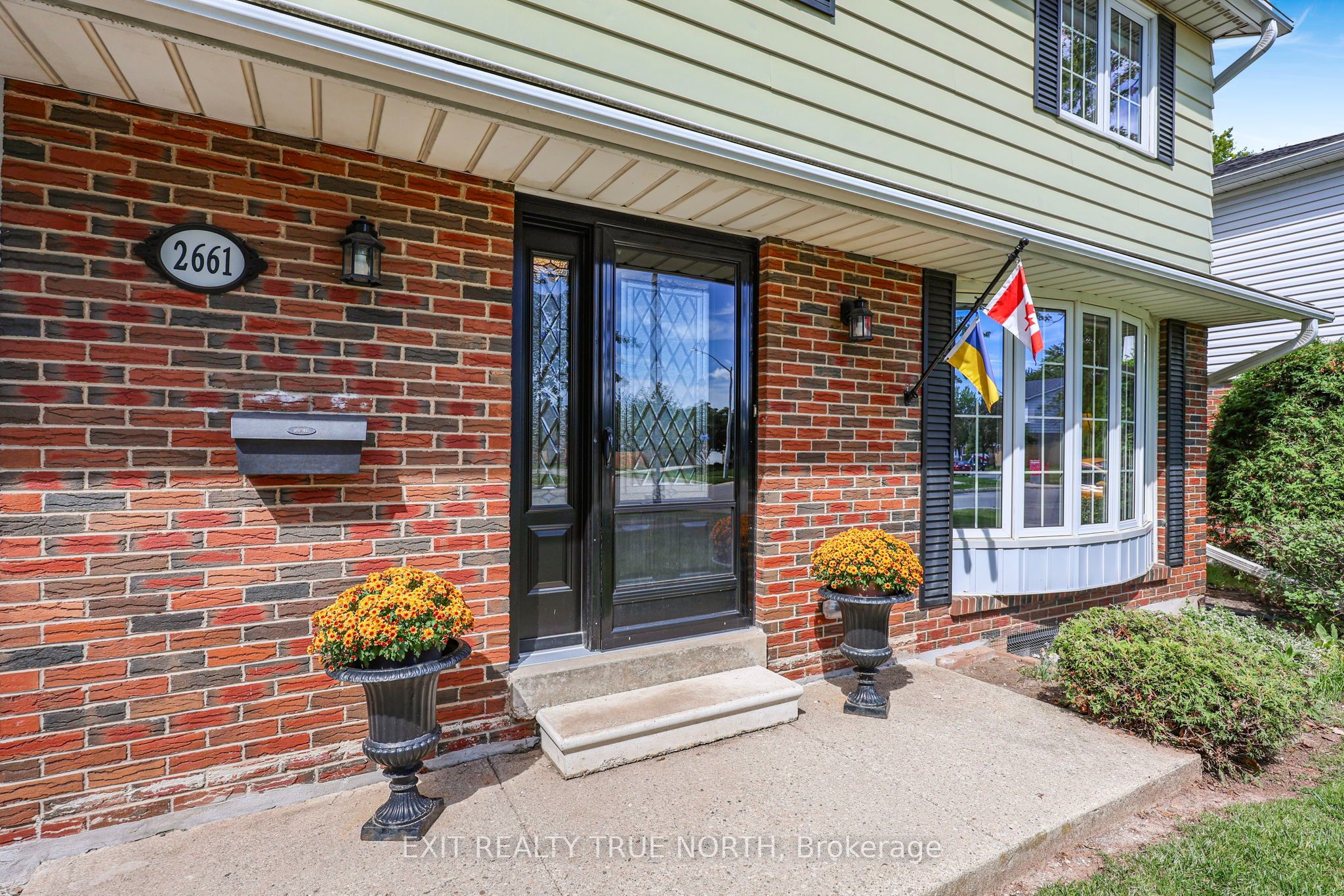 2661 Homelands Drive, Mississauga, ON L5K 1H7 photo 3