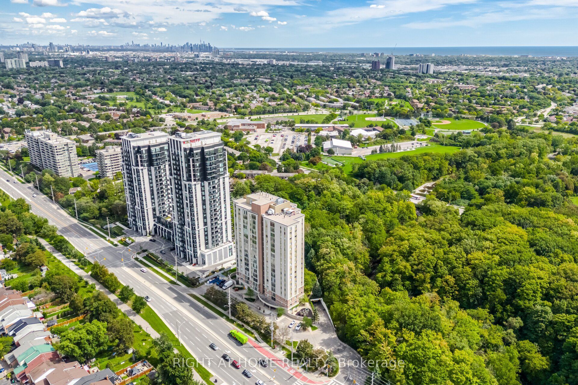 200 BURNHAMTHORPE Road E 1106, Mississauga, ON L5A 4L4 photo 2