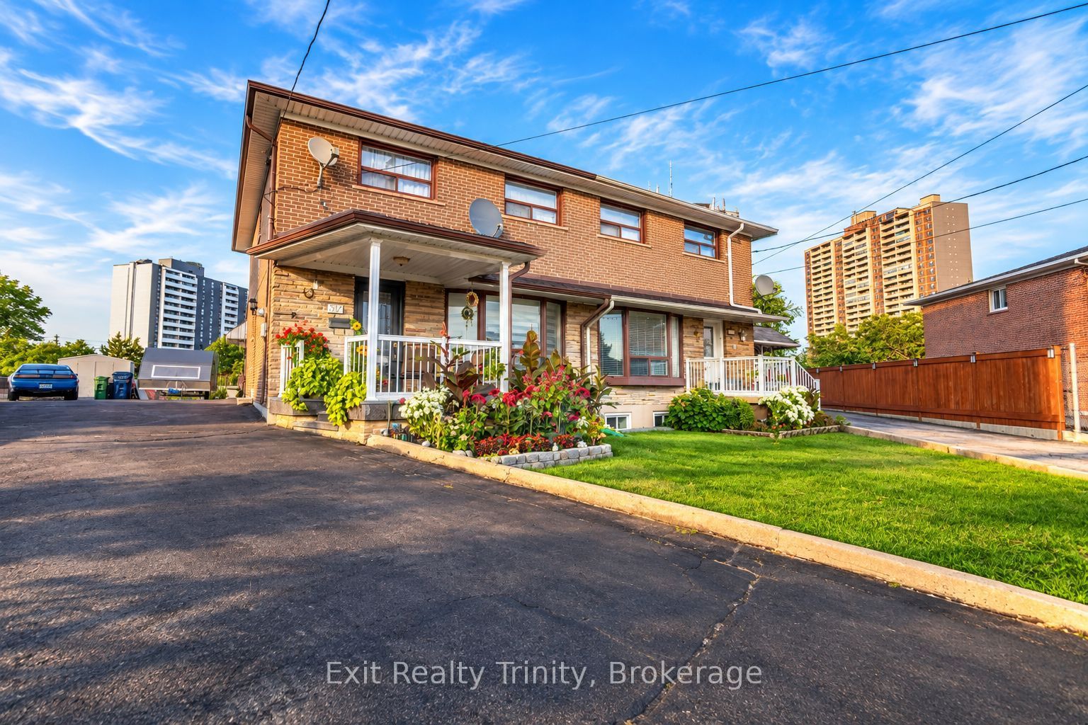 57 Lindylou Road, Toronto, ON M9M 2B1 photo 2