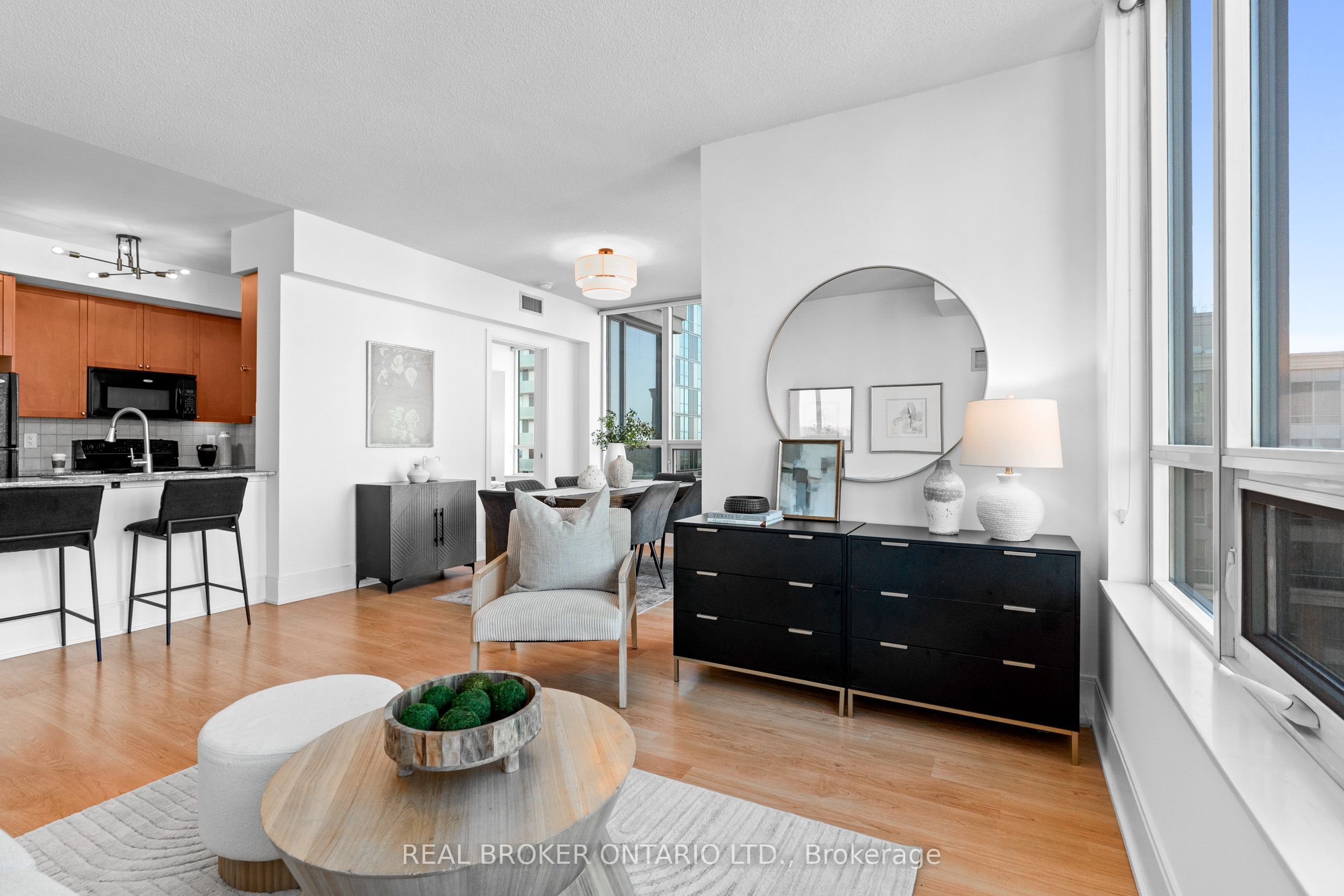 35 Viking Lane 2642, Toronto, ON M9B 0A2 photo 3