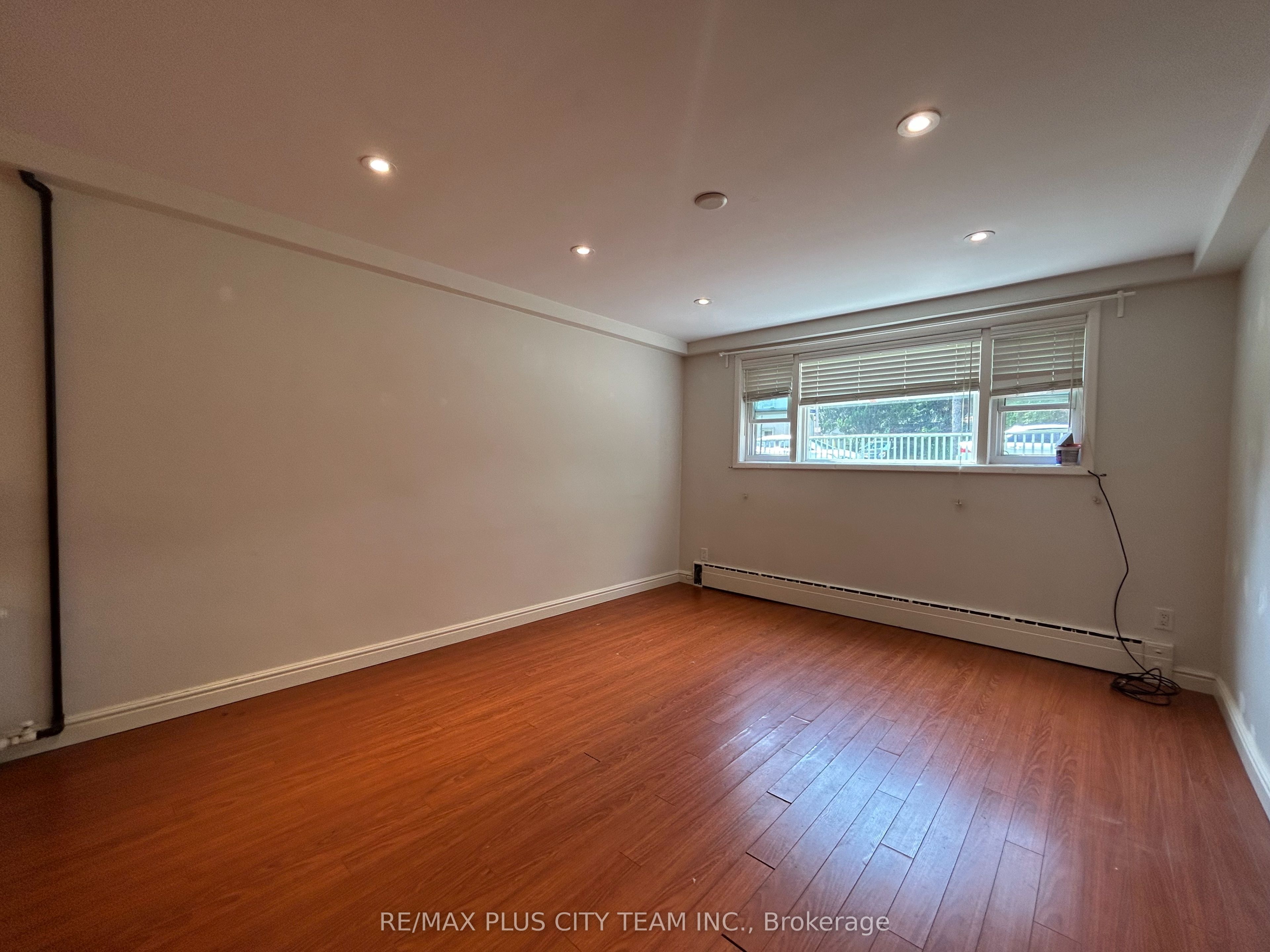 11 Thirty Fifth Street Unit 1, Toronto, ON M8W 3J8 photo 3