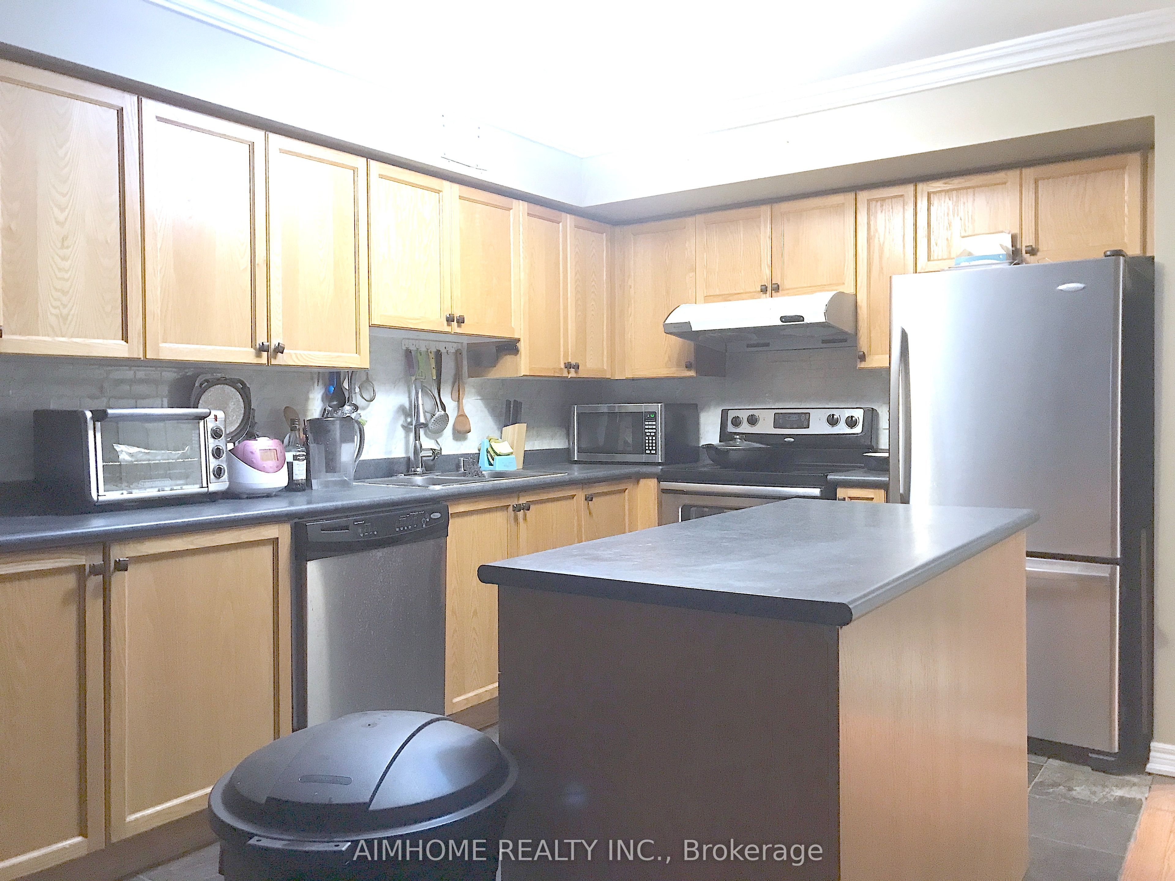 800 Dundas Street W 30, Mississauga, ON L5C 4S9