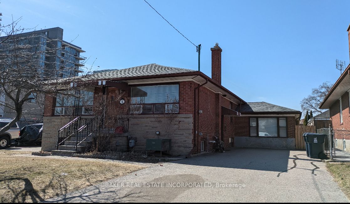 4 Nordin Avenue, Toronto, ON M8Z 2B1 photo 2