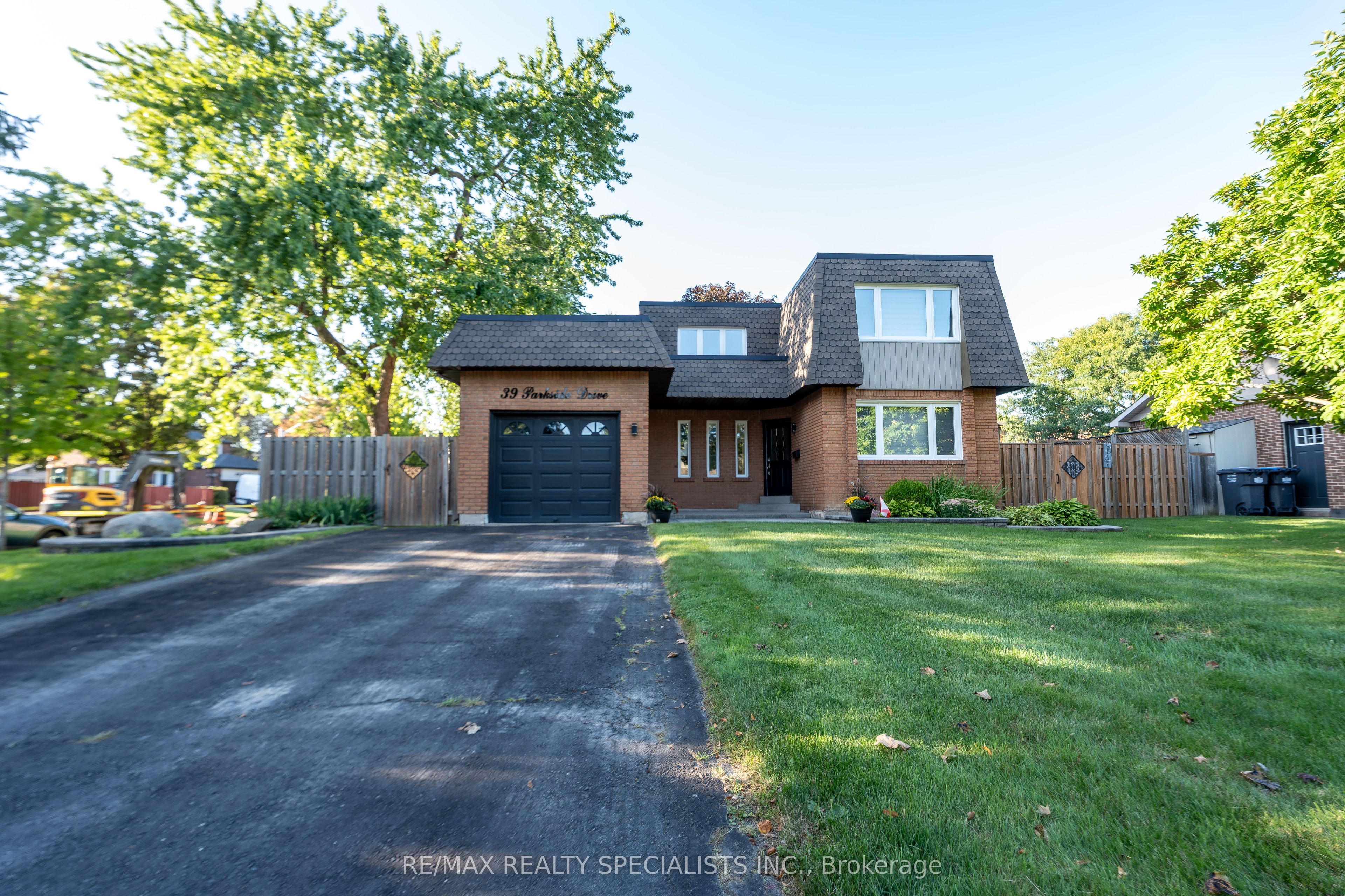 39 Parkside Drive, Brampton, ON L6Y 2H2