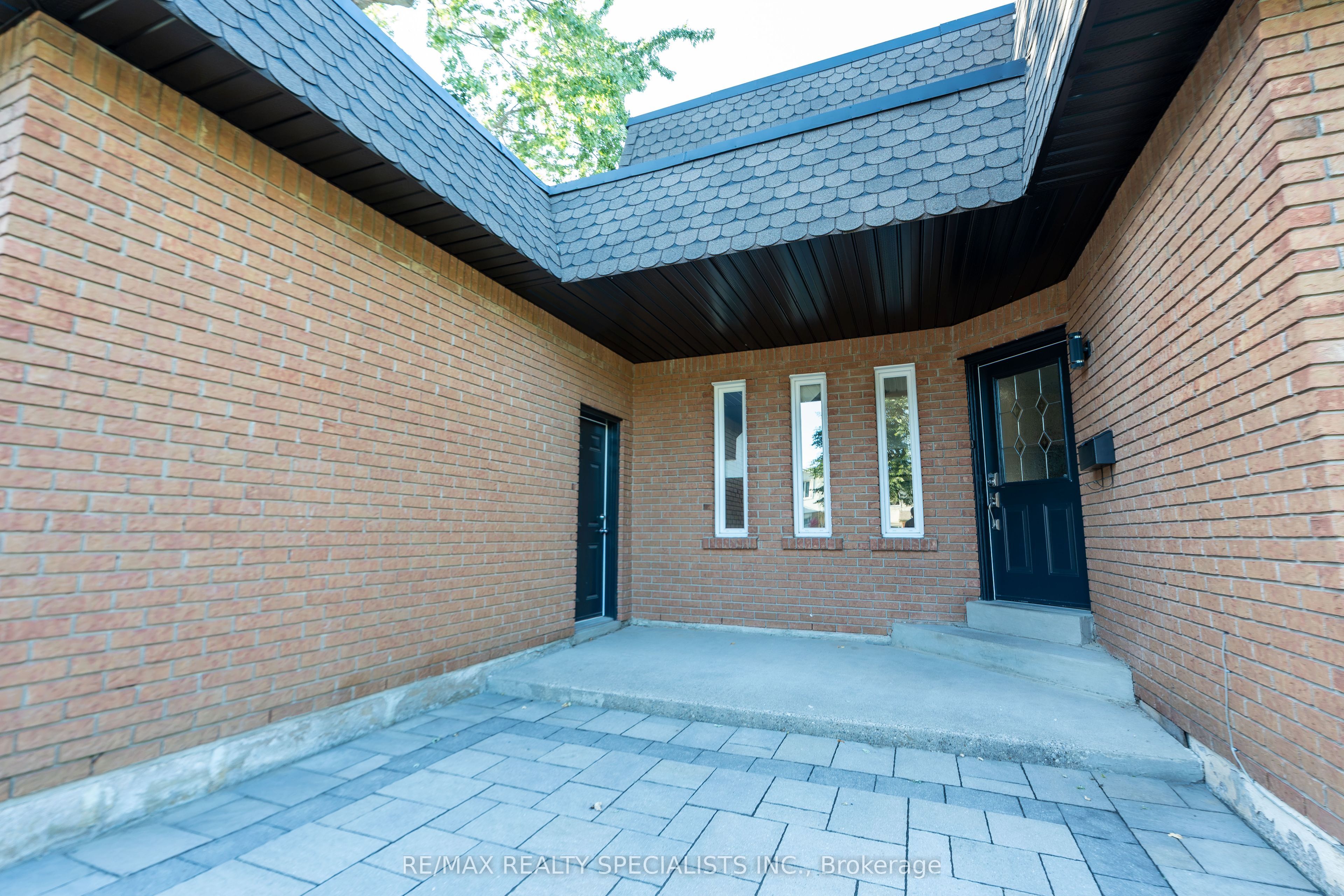 39 Parkside Drive, Brampton, ON L6Y 2H2 photo 3