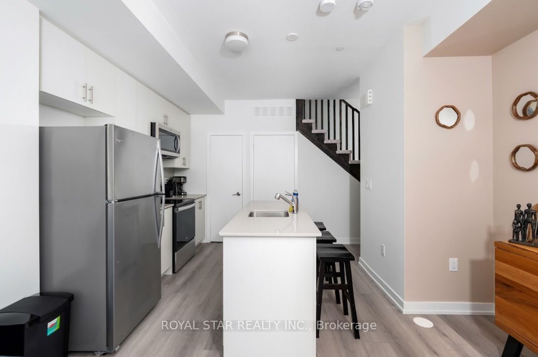 3562 Conolial Drive 202, Mississauga, ON L5L 5R9 photo 2
