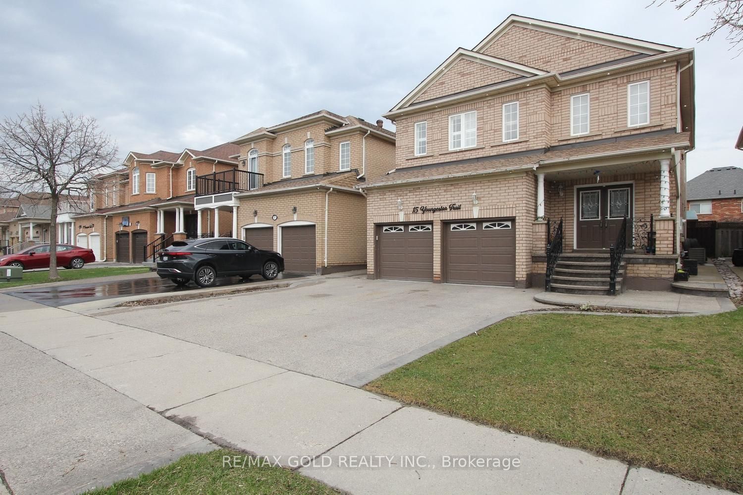 15 Youngestar Trail, Brampton, ON L6P 1P5 photo 2