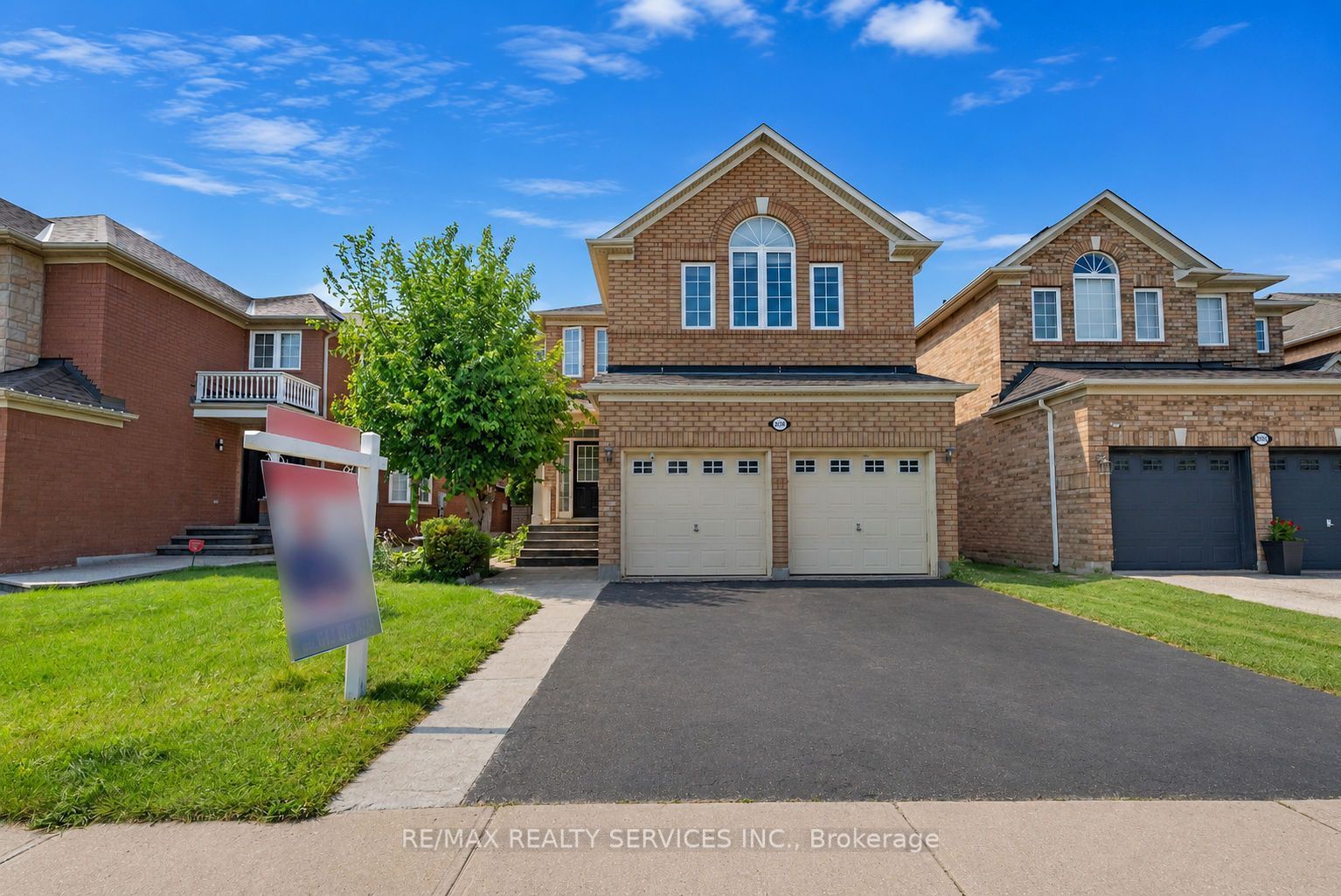 3696 Waterfall Crescent, Mississauga, ON L5N 8G8 photo 2