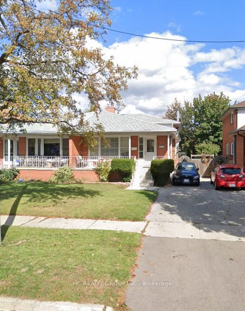 Main 3271 Marlene Court, Mississauga, ON L4X 2N6