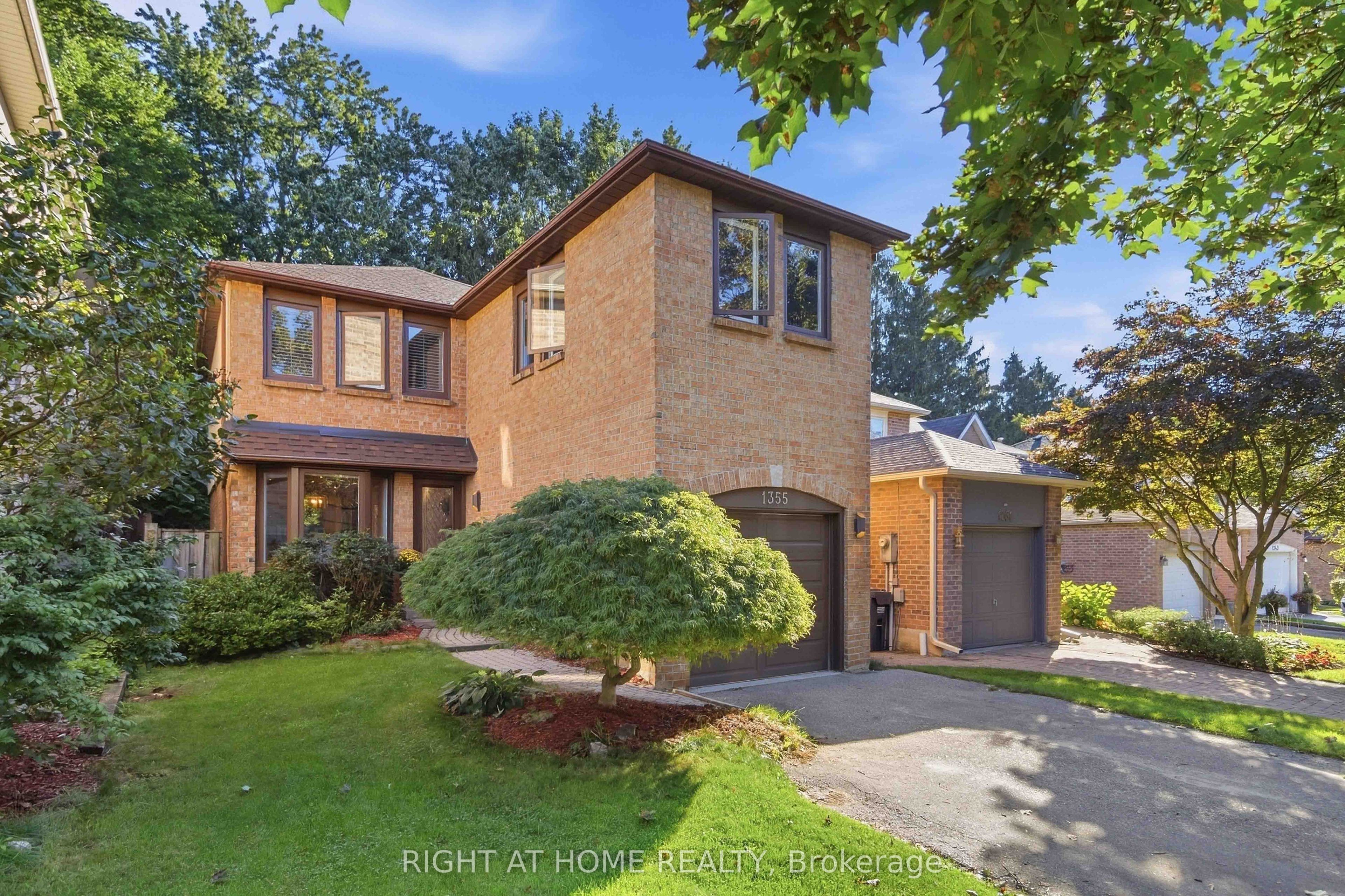 1355 Boulder Creek Crescent, Mississauga, ON L5J 4N7 photo 3