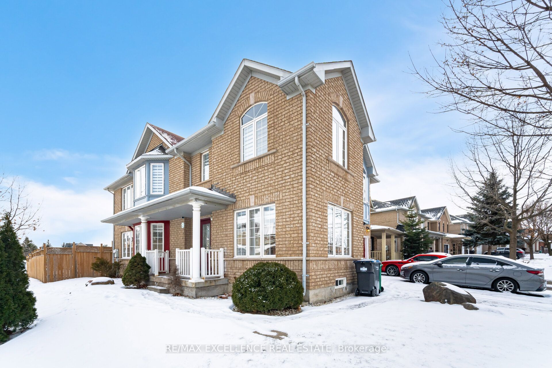 9 Continental Road, Brampton, ON L7A 2H4 photo 3
