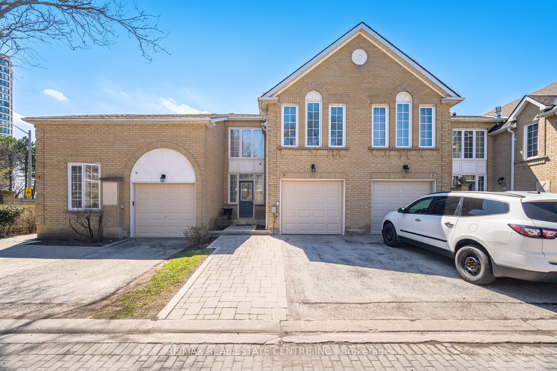 3 Hartnell Square 2, Brampton, ON L6S 5W7 photo 2