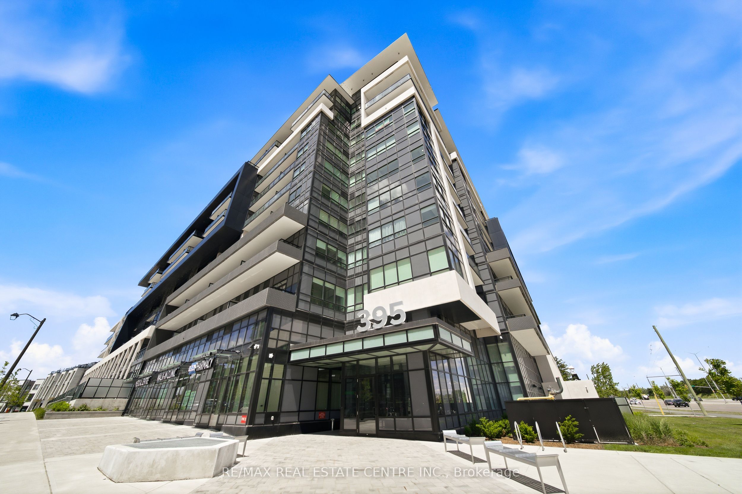 395 Dundas Street W 221, Oakville, ON L6M 4M2 photo 2