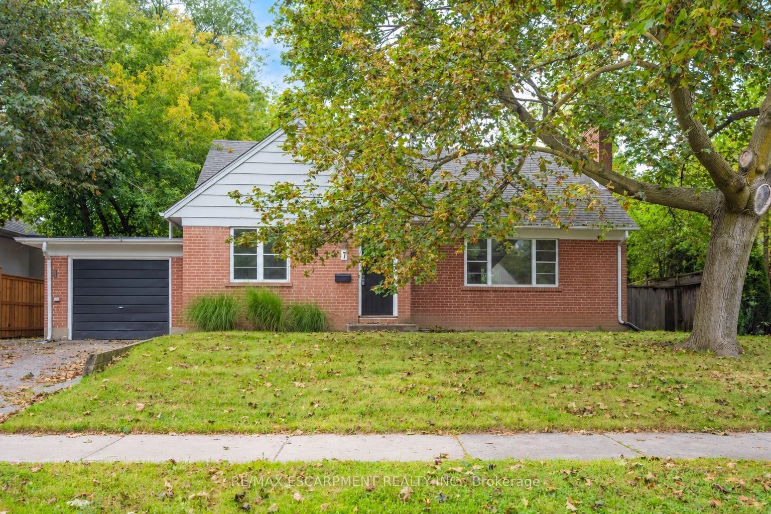 7 Washington Avenue, Oakville, ON L6K 1W5