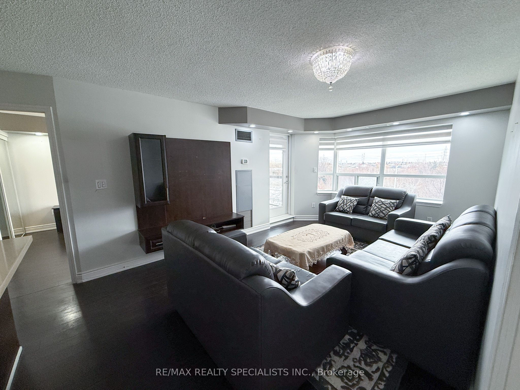300 Ray Lawson Boulevard 403, Brampton, ON L6Y 5H5 photo 3