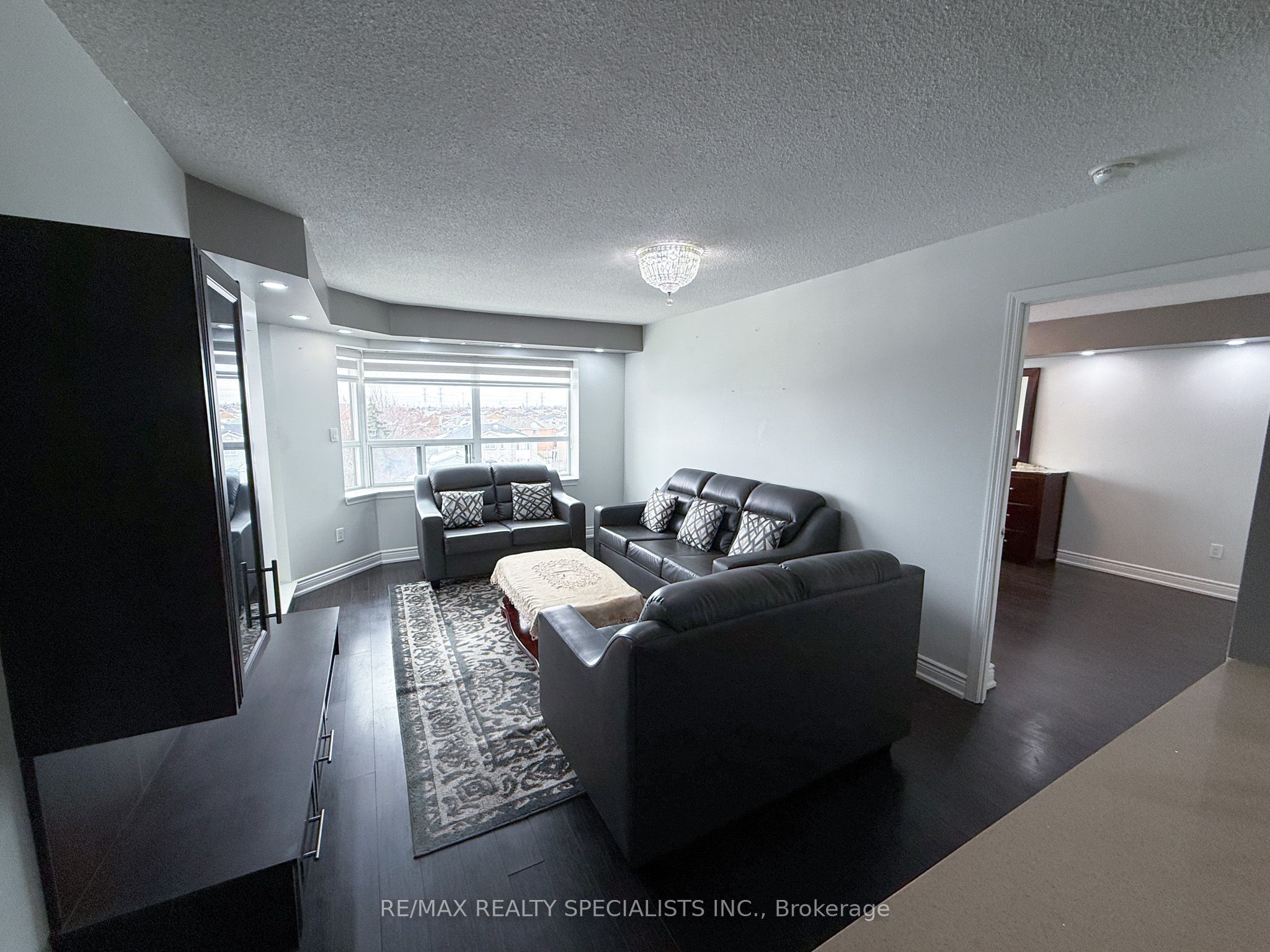 300 Ray Lawson Boulevard 403, Brampton, ON L6Y 5H5 photo 4