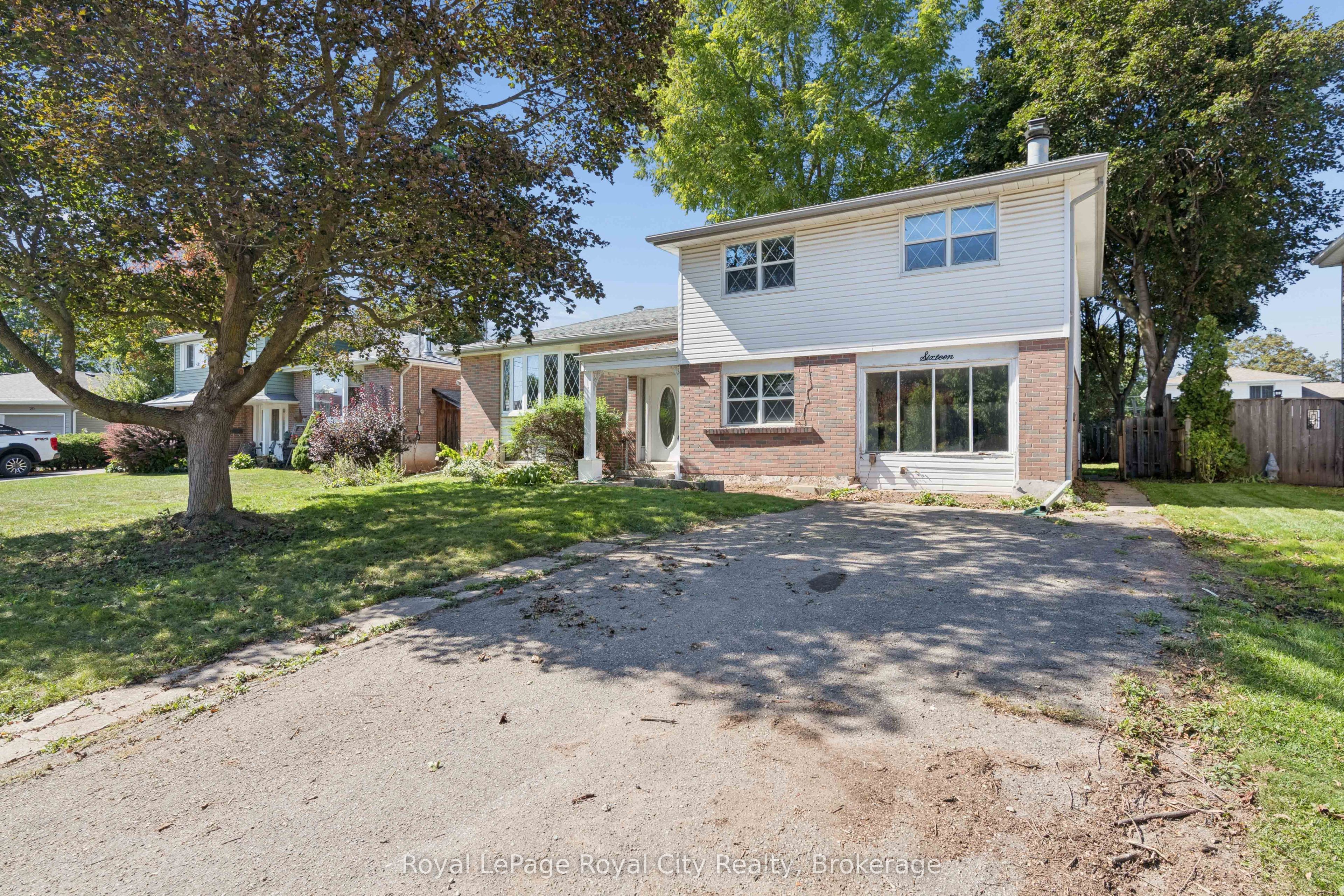 16 Heather Court, Halton Hills, ON L7G 2R6 photo 2
