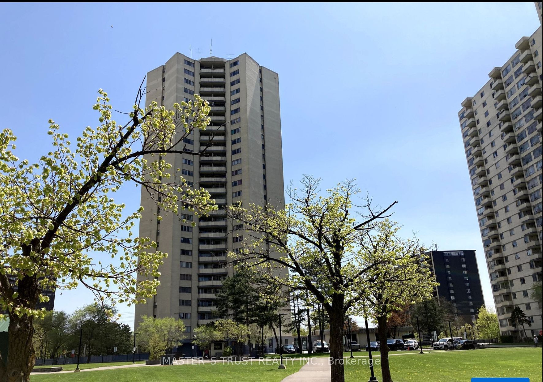 330 Dixon Road E 201, Toronto, ON M9R 1S9 photo 2