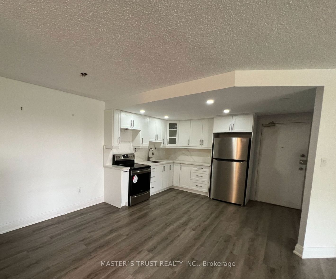 330 Dixon Road E 201, Toronto, ON M9R 1S9 photo 4