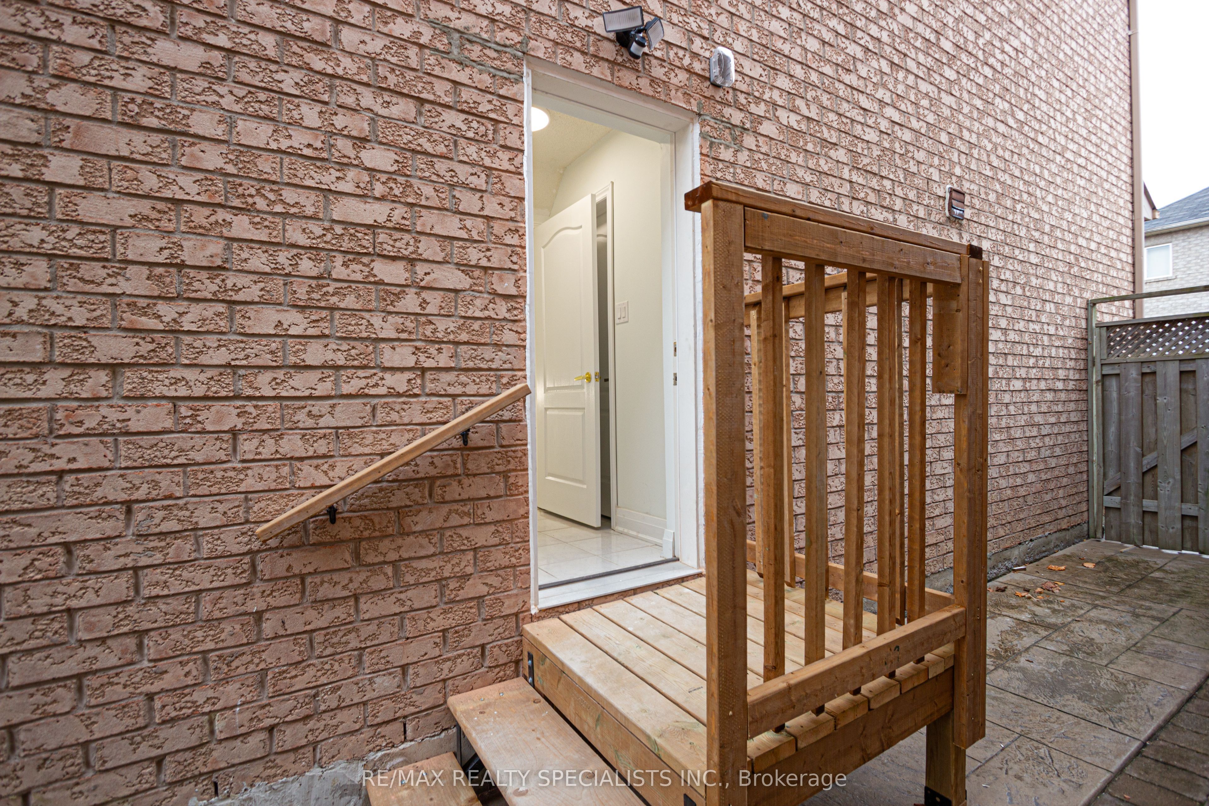 5446 Tasha Drive Lower, Mississauga, ON L5M 6N5