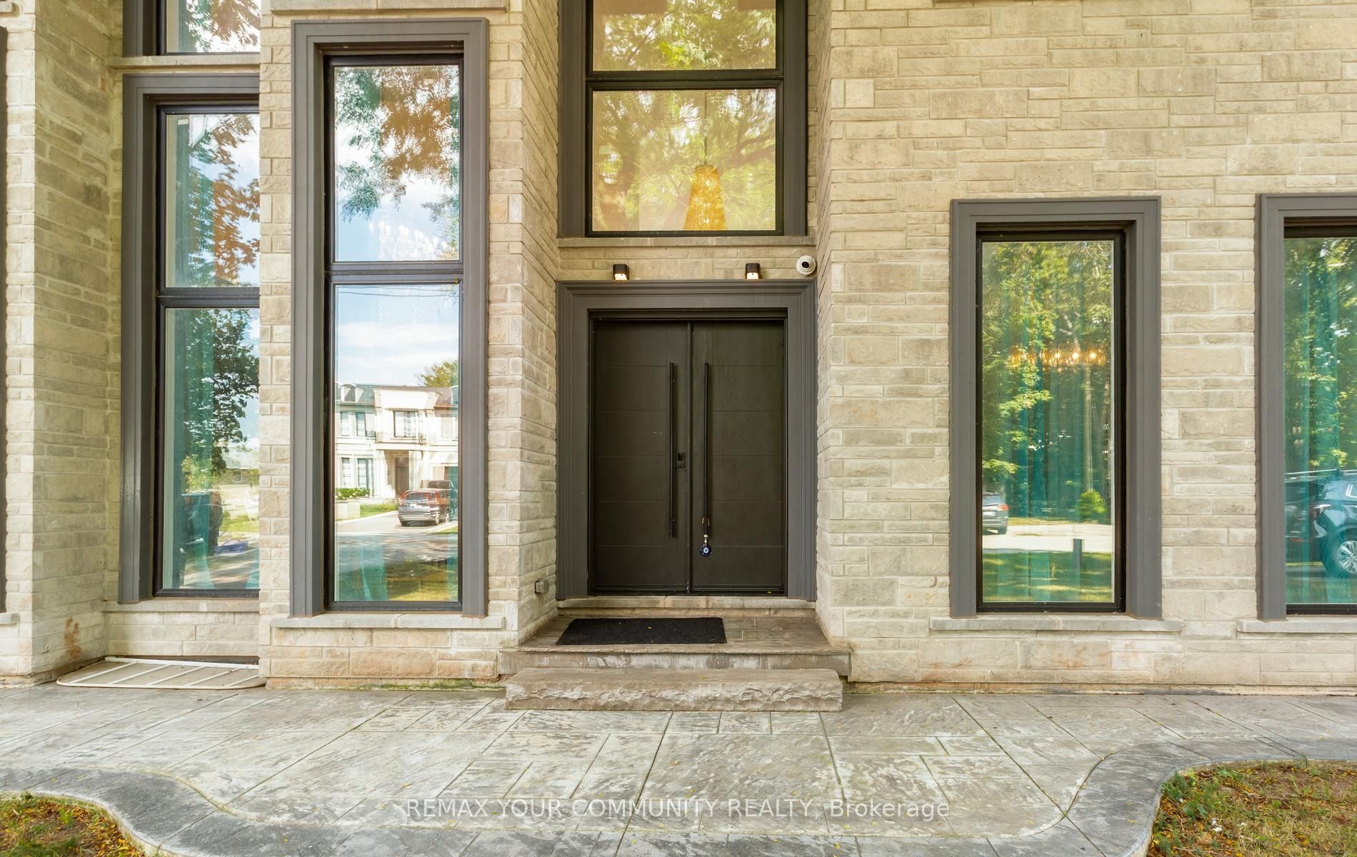 606 Stephens Crescent, Oakville, ON L6K 1Y3 photo 2