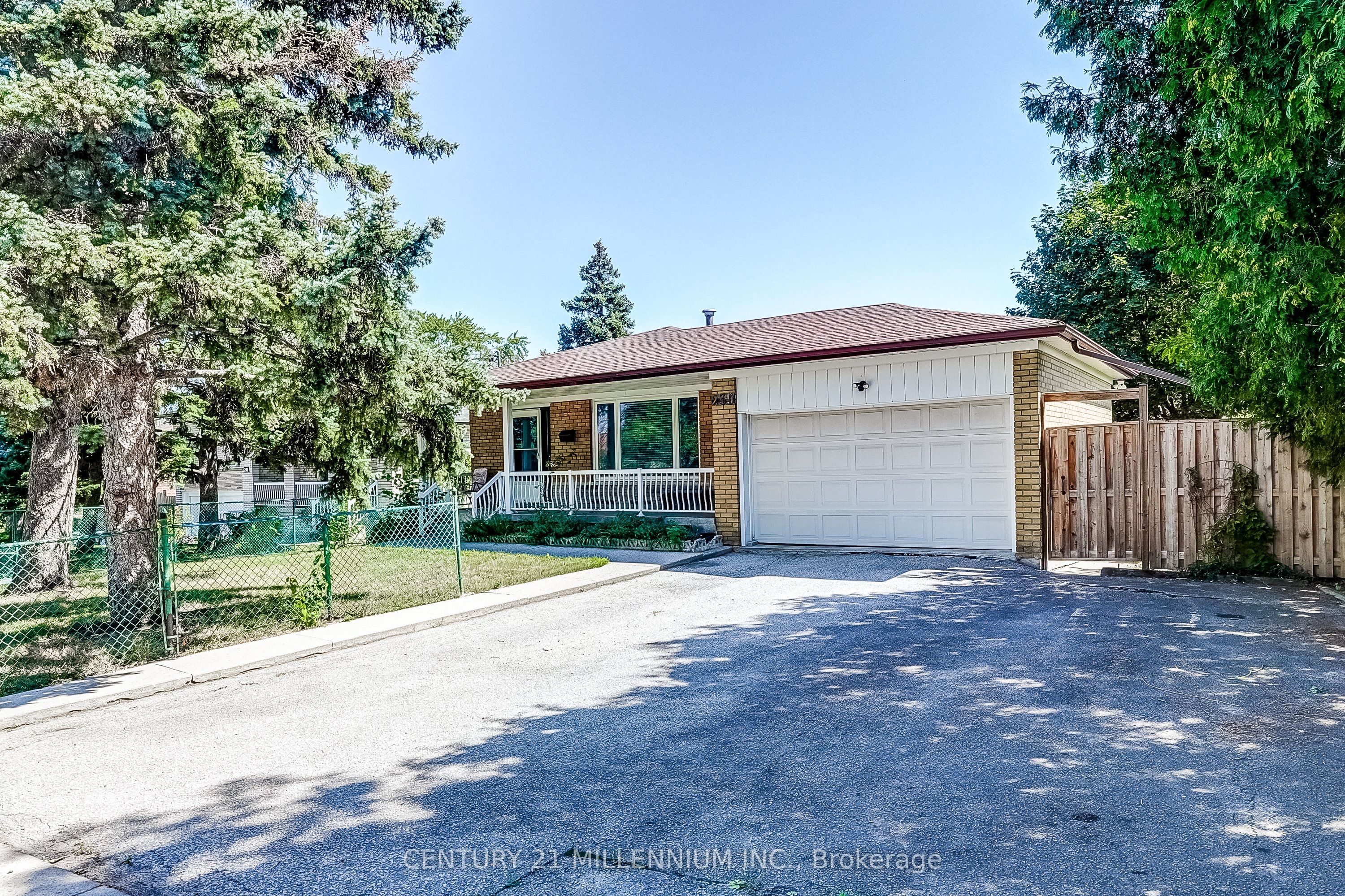 239 Driftwood Avenue, Toronto, ON M3N 2N4