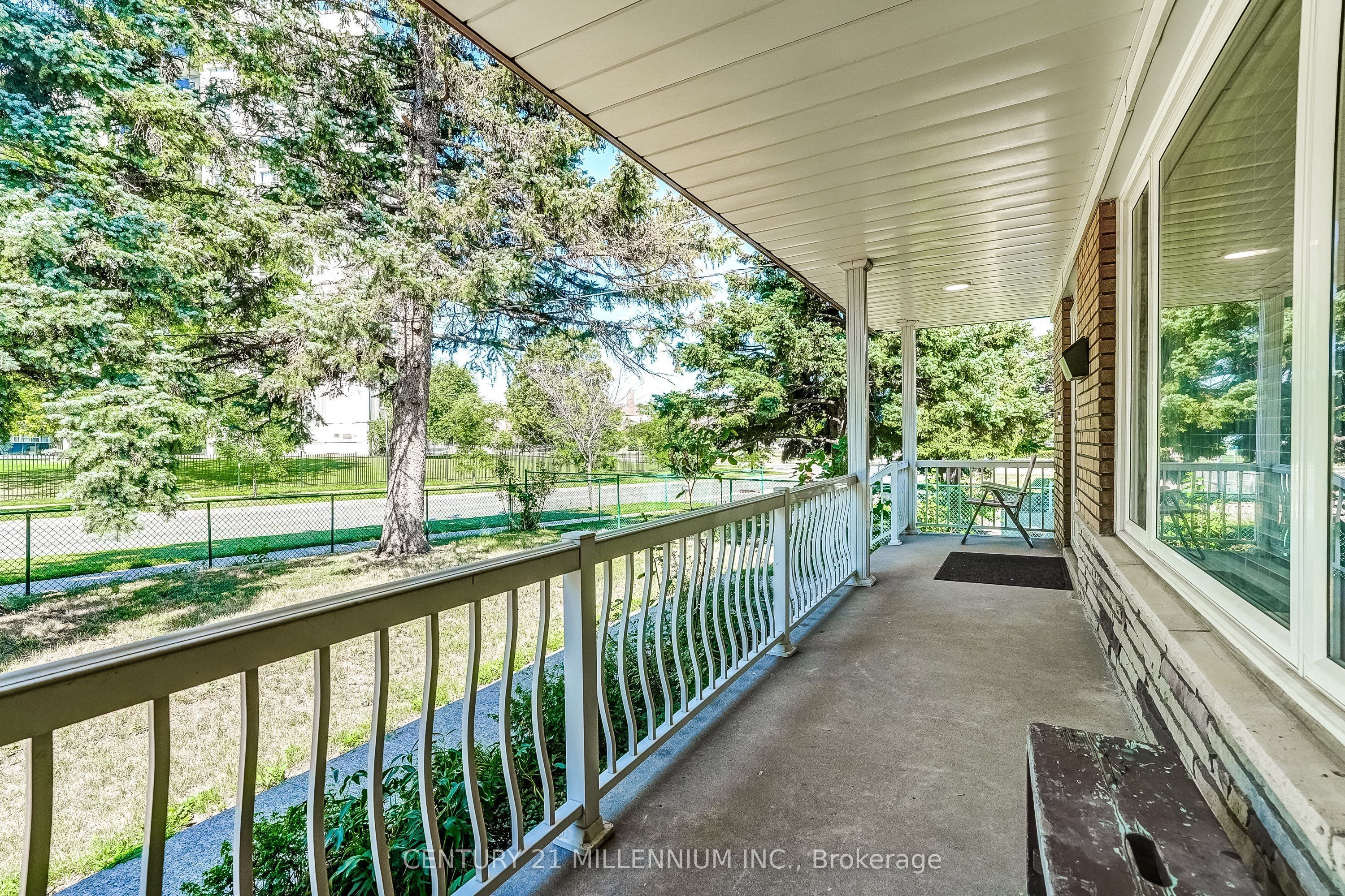 239 Driftwood Avenue, Toronto, ON M3N 2N4 photo 4