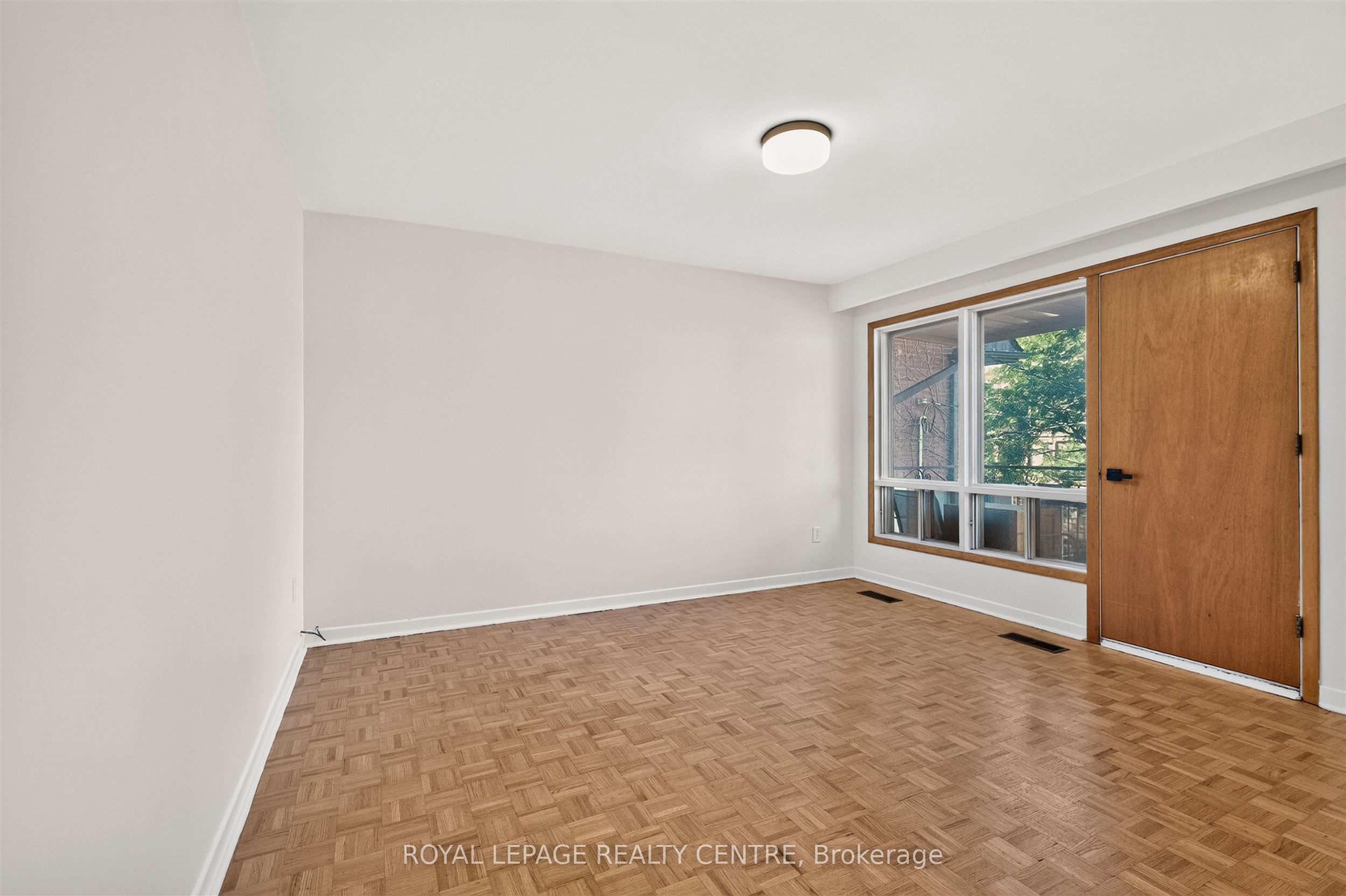55 Russett Avenue Upper, Toronto, ON M6H 3M4 photo 4