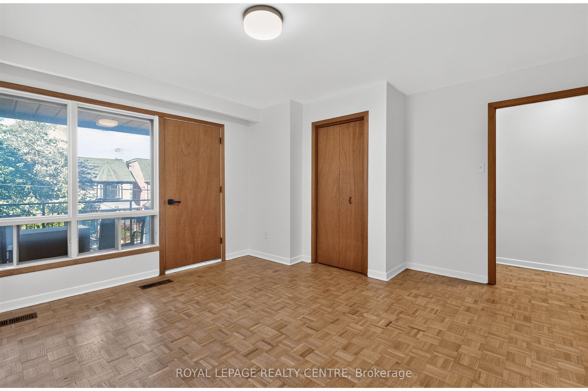 55 Russett Avenue Upper, Toronto, ON M6H 3M4 photo 5