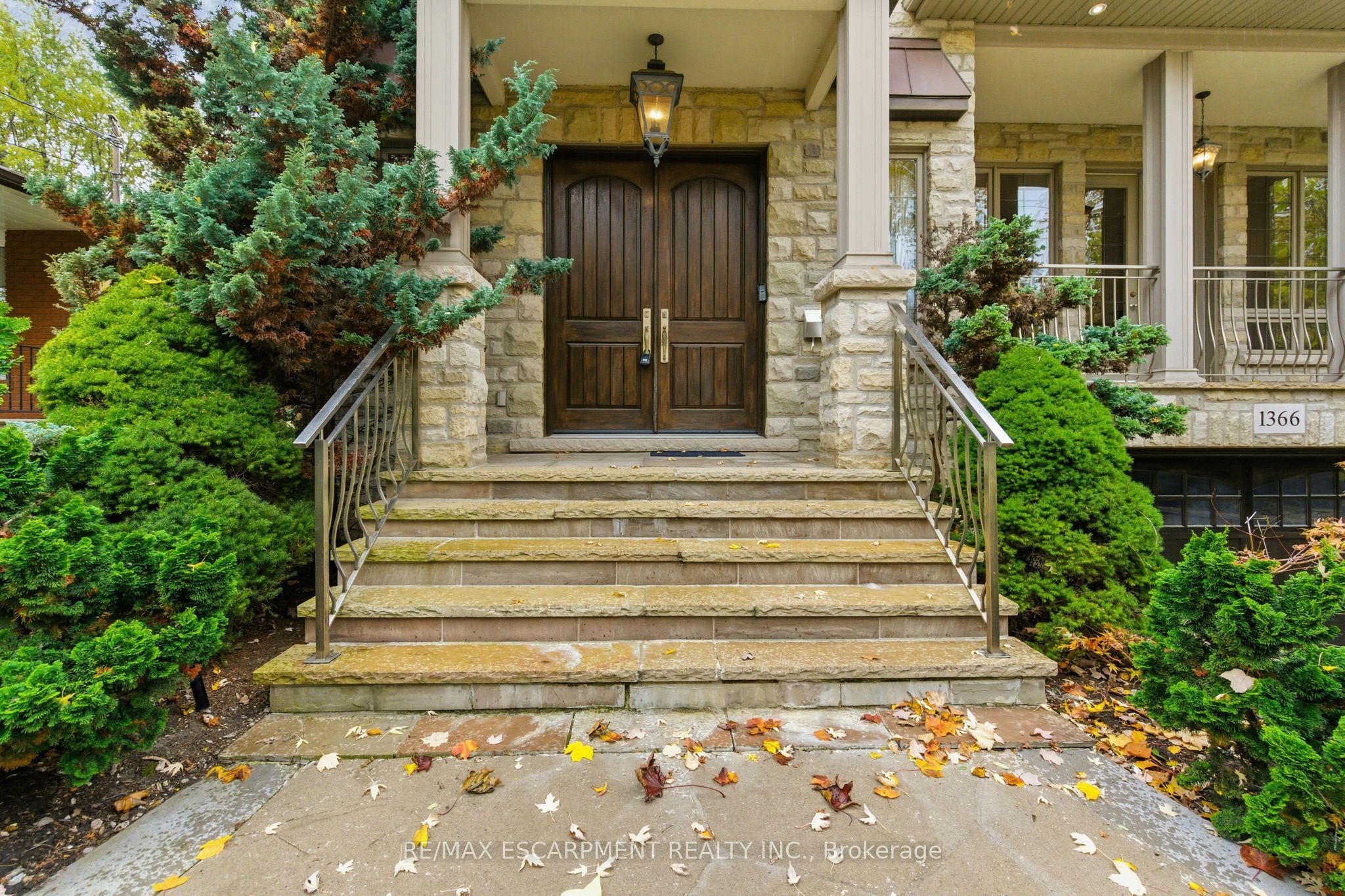 1366 Wilson Avenue, Mississauga, ON L5G 3K2 photo 2