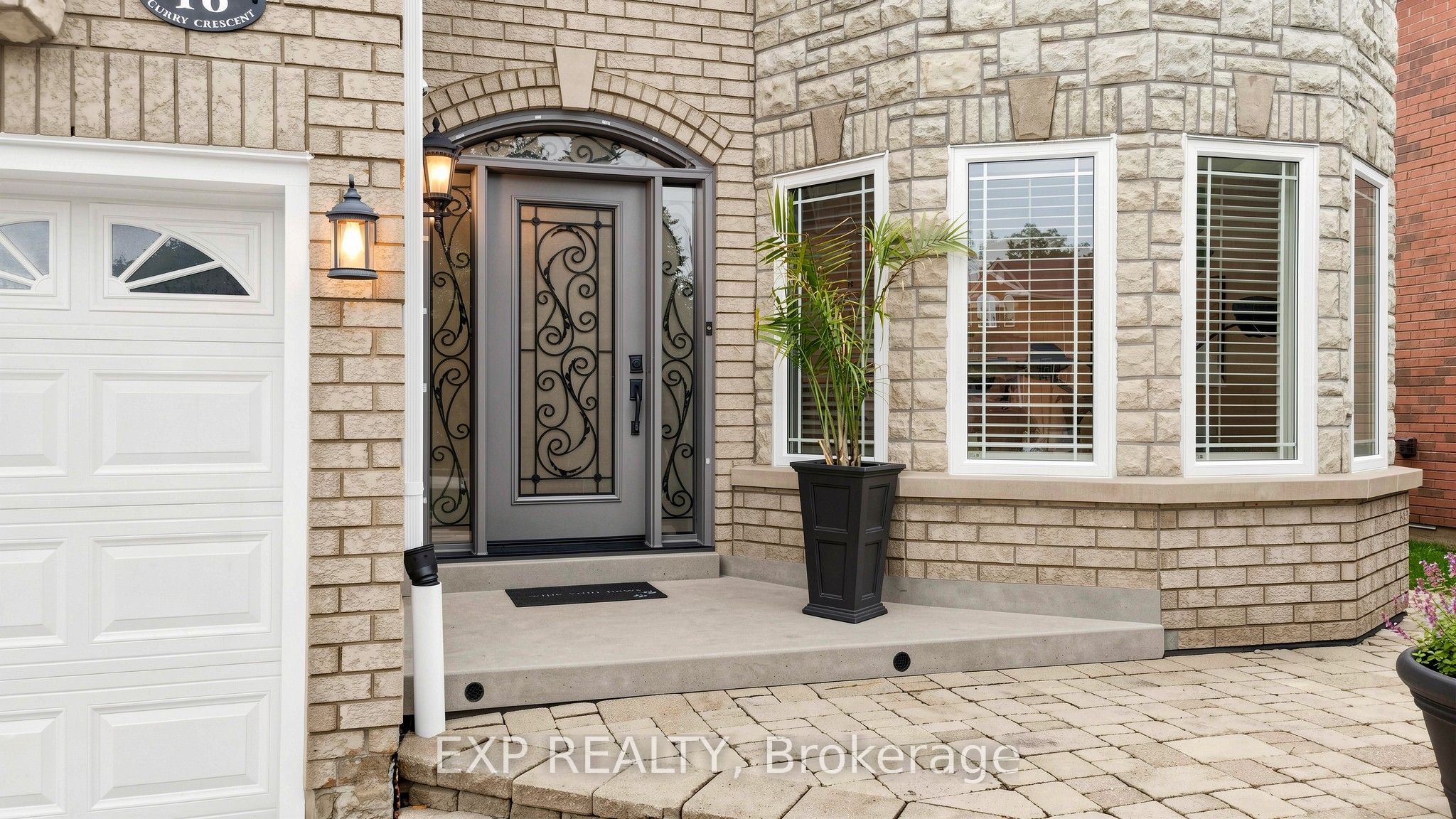 16 Curry Crescent, Halton Hills, ON L7G 5L4 photo 2