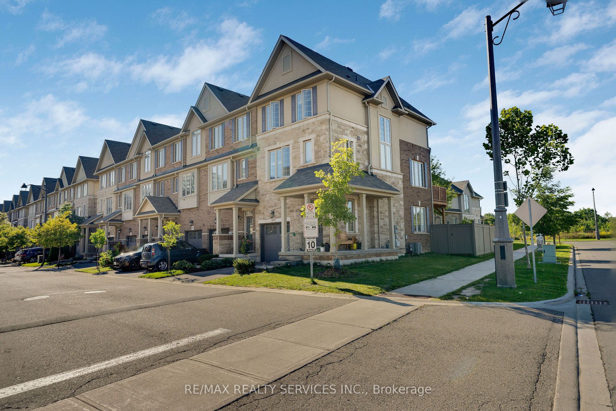 411 Hardwick Common, Oakville, ON L6H 0P6 photo 2