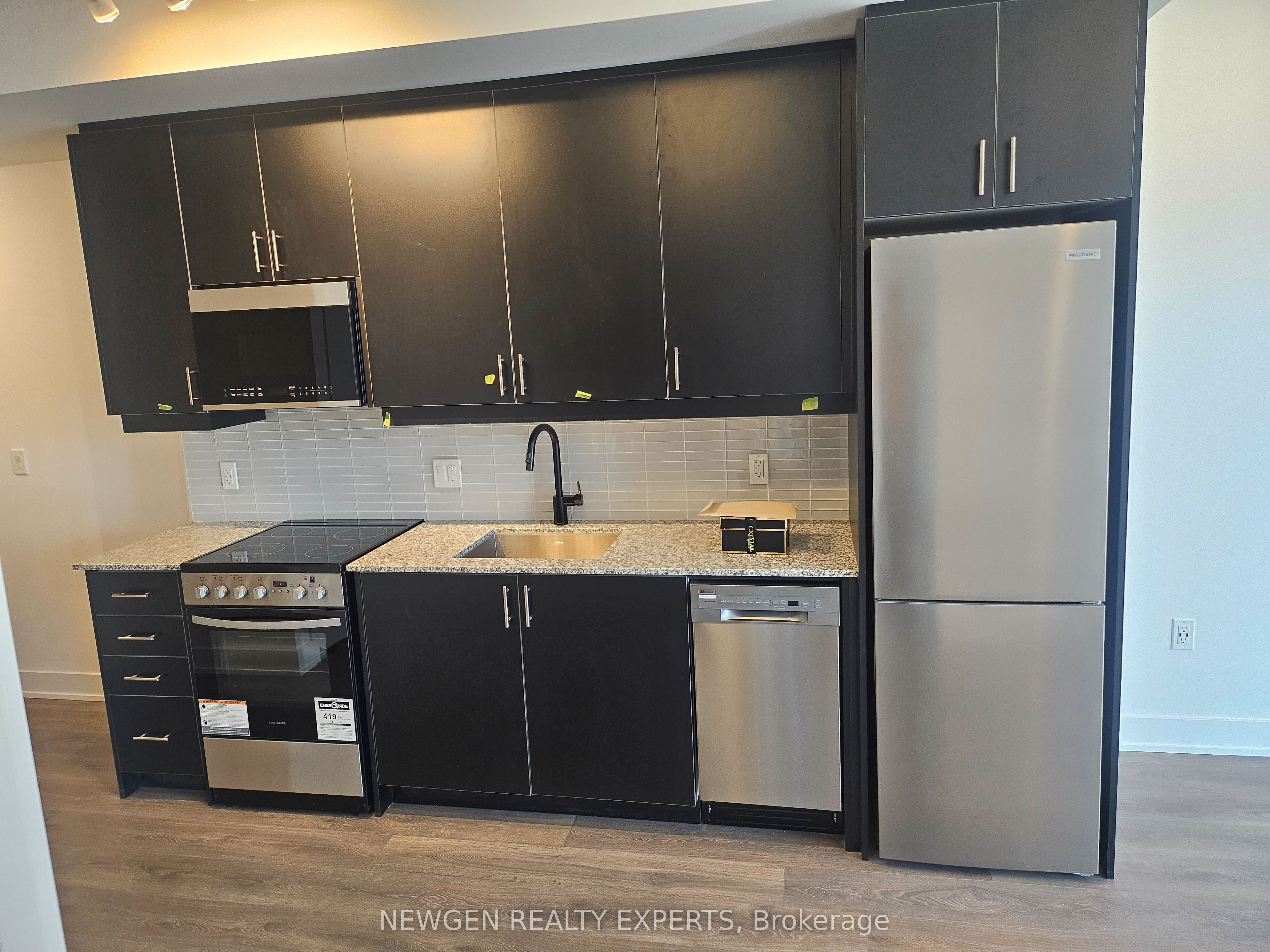 2333 Khalsa Gate 221, Oakville, ON L6M 4J2