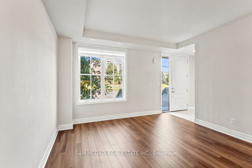 1180 Cawthra Road 102, Mississauga, ON L5G 0A5 photo 3