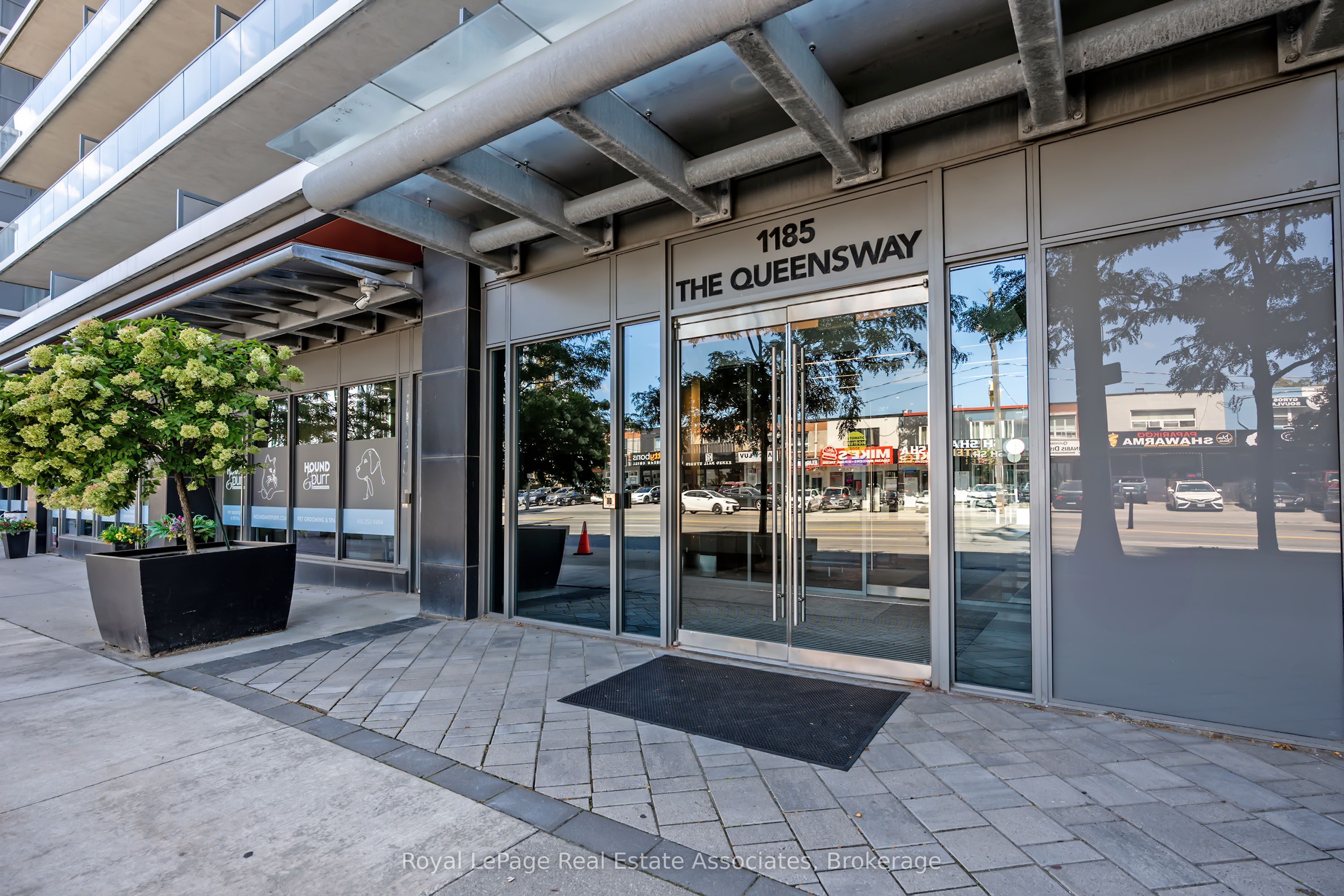 1185 The Queensway 513, Toronto, ON M8Z 0C6 photo 3
