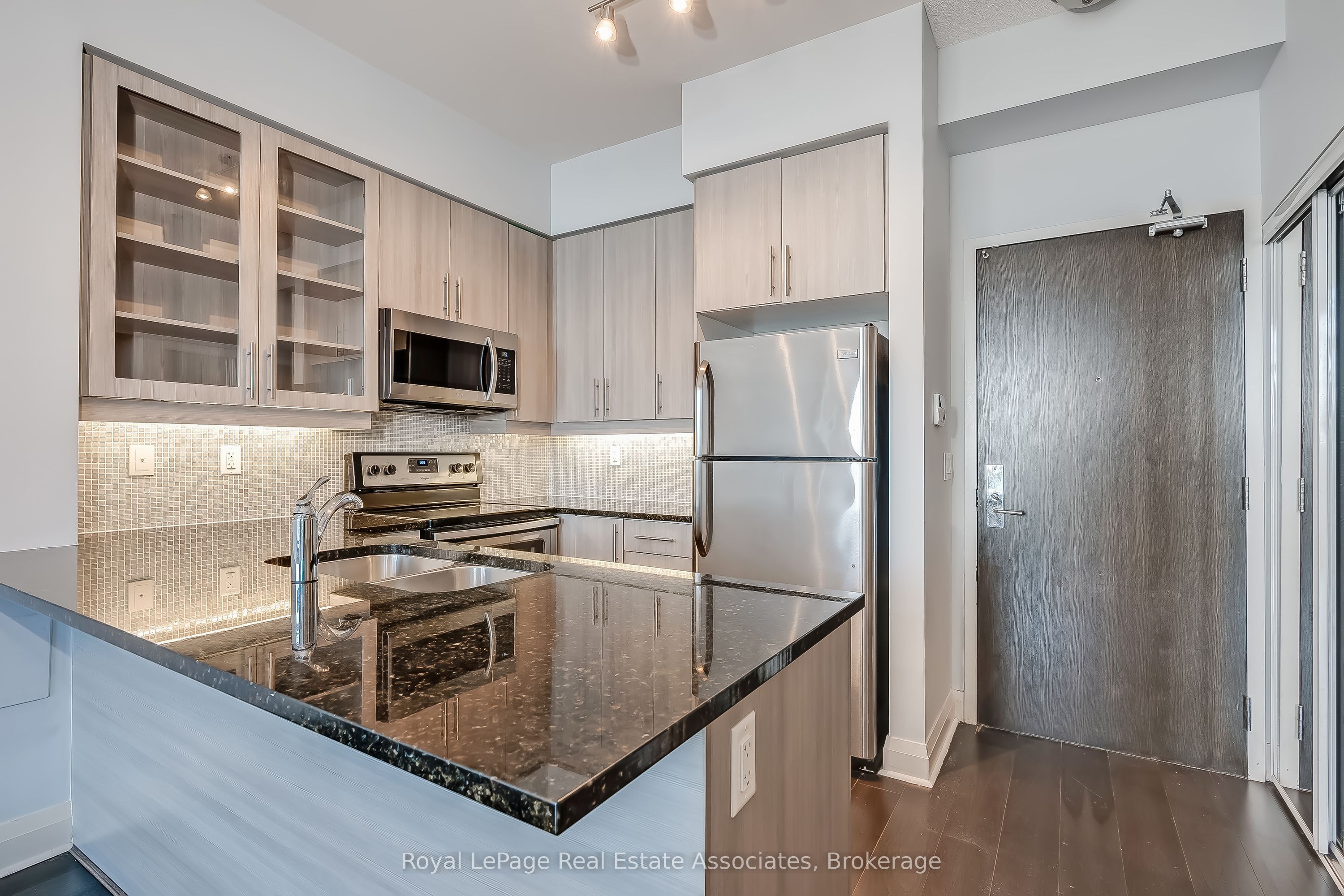 1185 The Queensway 513, Toronto, ON M8Z 0C6 photo 5