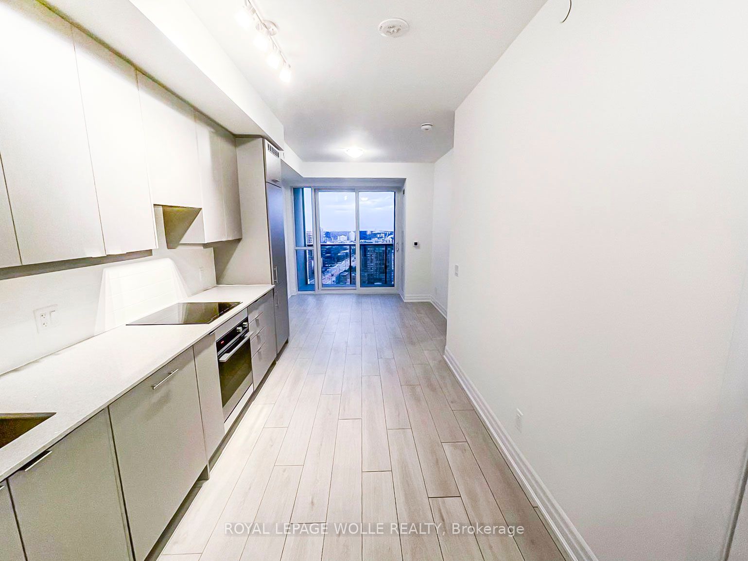 30 Elm Drive W 1906, Mississauga, ON L5B 0N6 photo 2